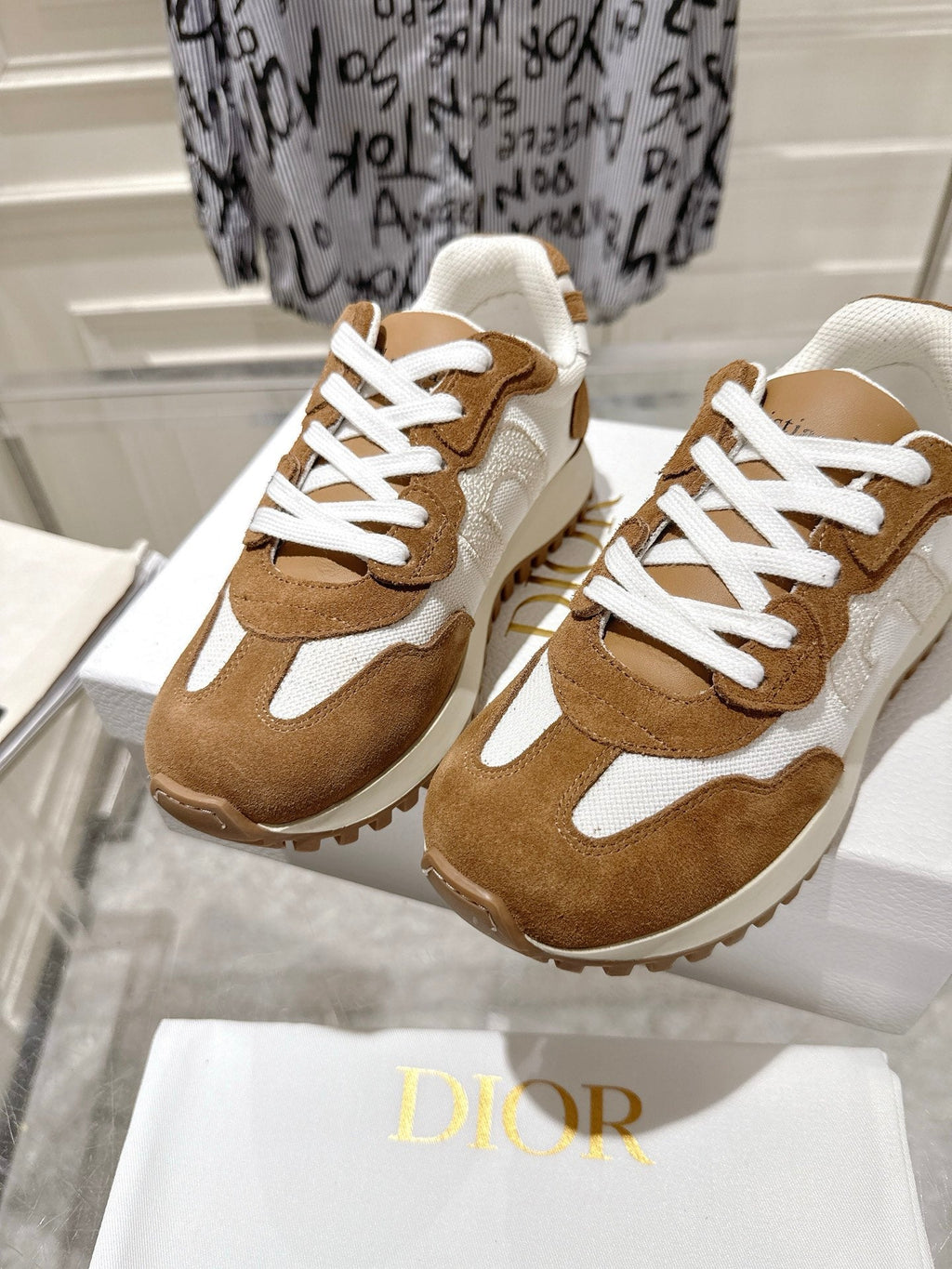 DIOR 25S C'EST DIOR SNEAKER IN WHITE HAZELNUT CALFSKIN AND SUEDE