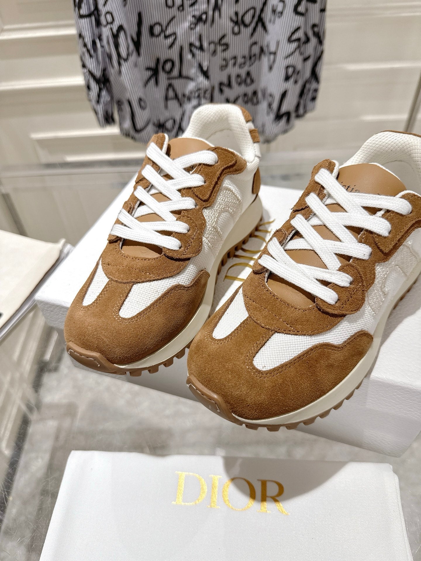 DIOR 25S C'EST DIOR SNEAKER IN WHITE HAZELNUT CALFSKIN AND SUEDE