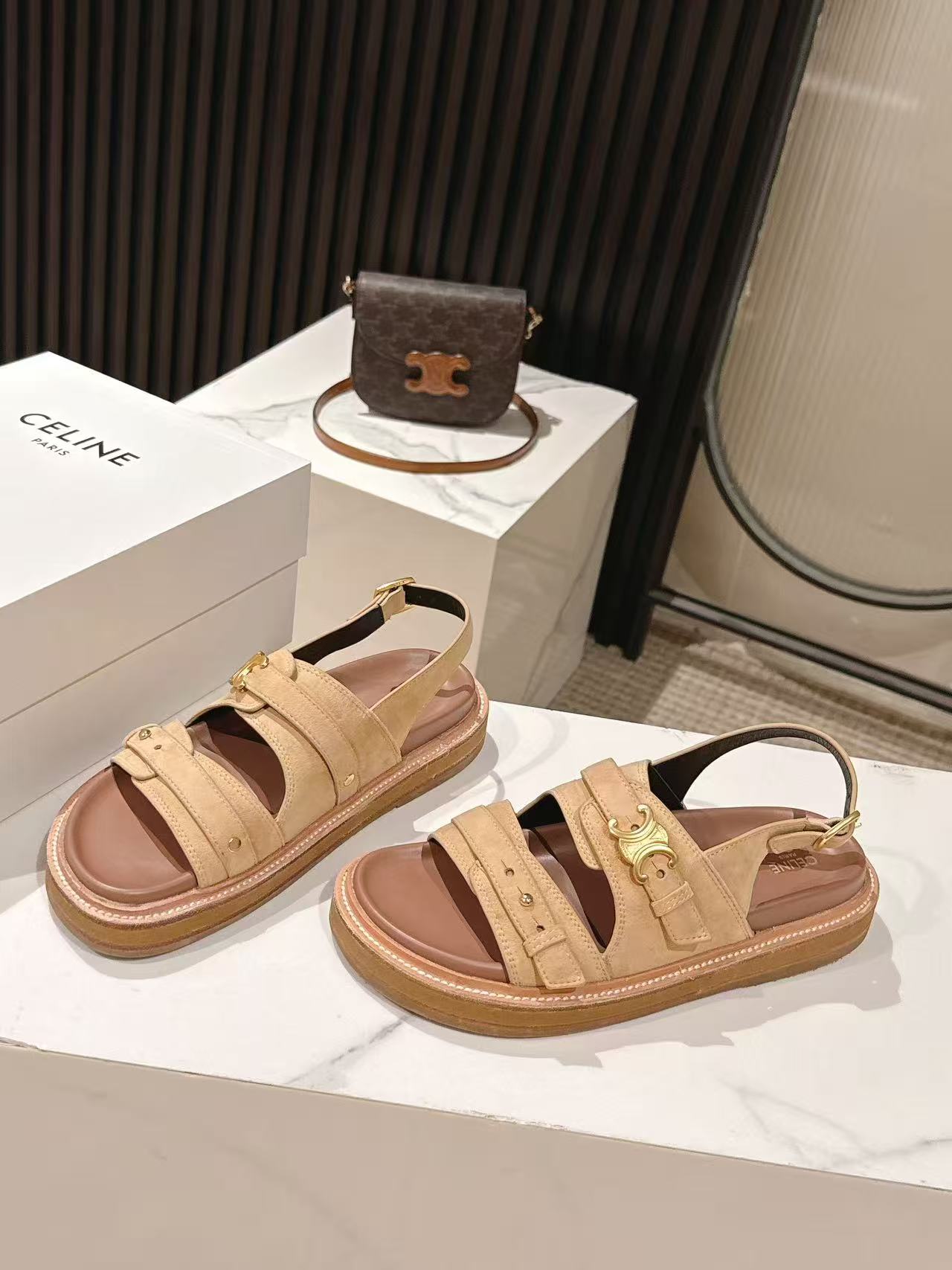 CELINE 25S TIPPI TRIOMPHE SANDAL IN LIGHT BROWN CALFSKIN SUEDE