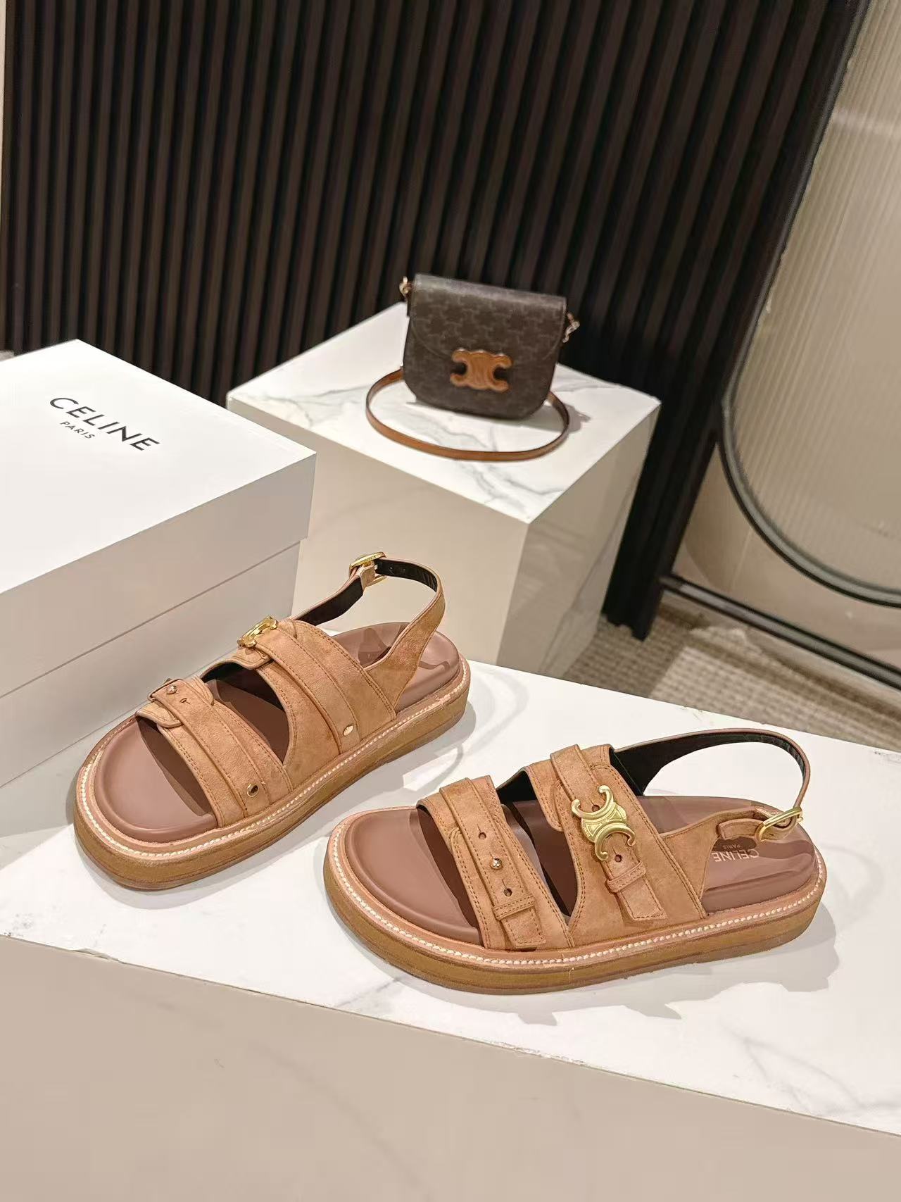 CELINE 25S TIPPI TRIOMPHE SANDAL IN BROWN CALFSKIN SUEDE