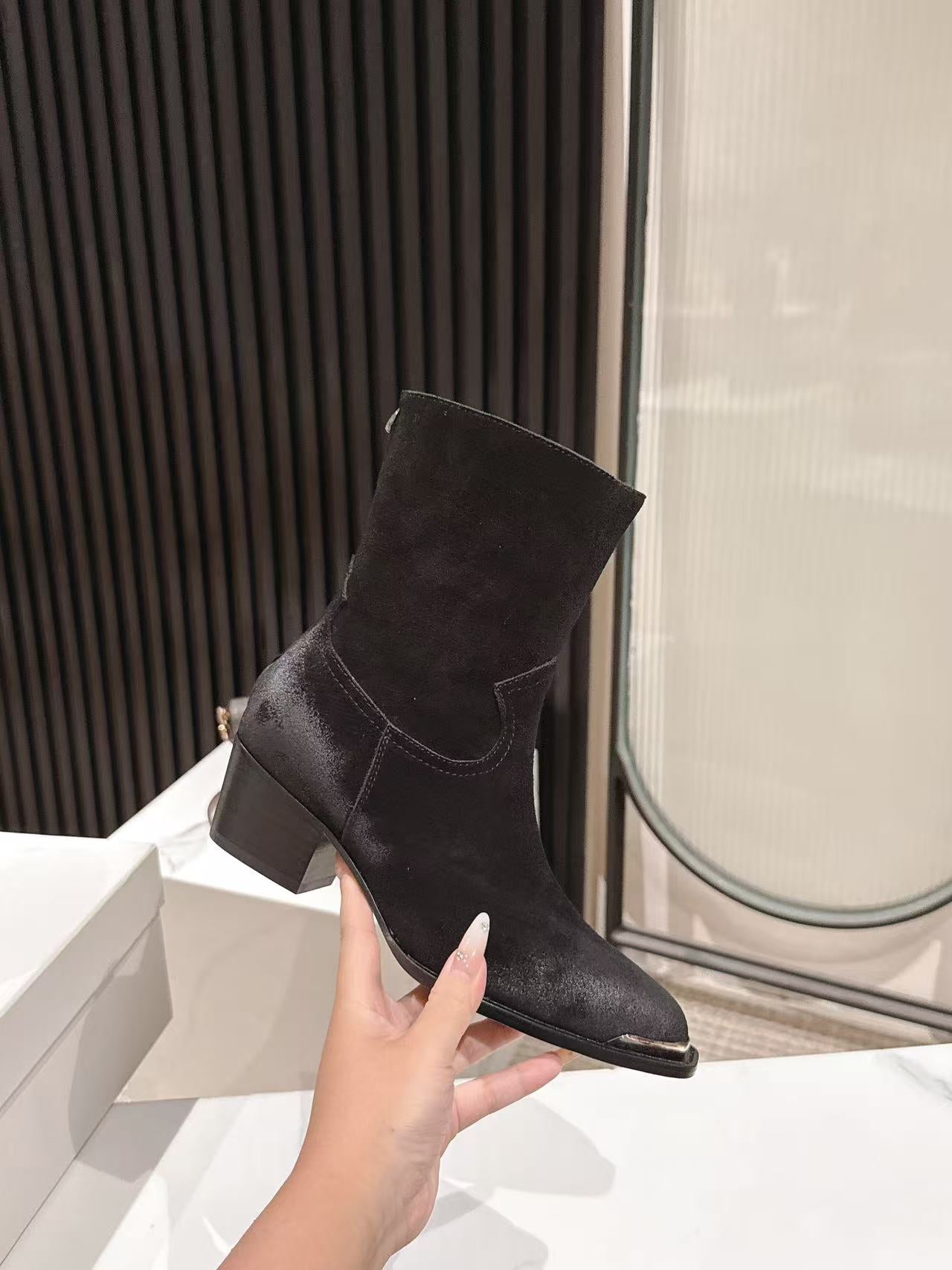 CELINE 25S CHELSEA BOOTS CLASSIC 45MM IN BLACK SUEDE