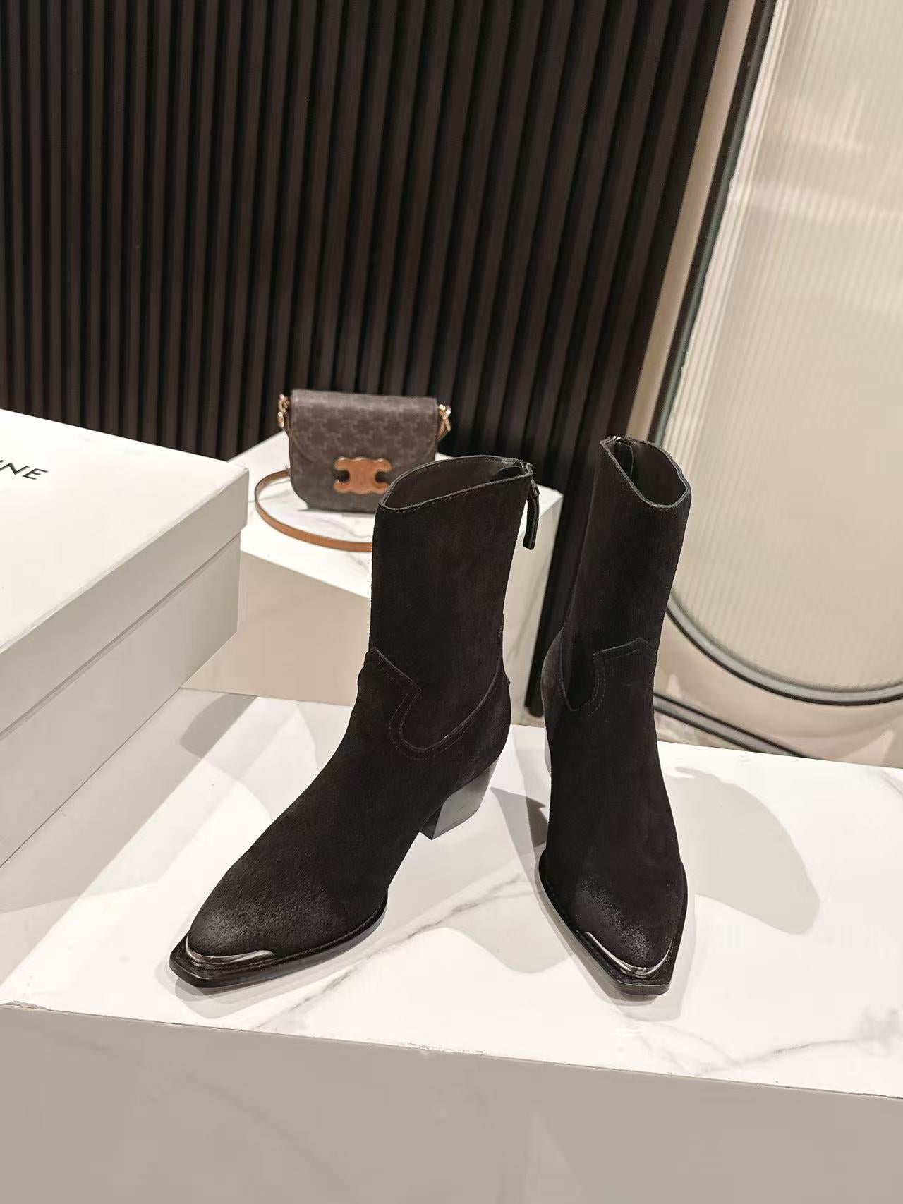 CELINE 25S CHELSEA BOOTS CLASSIC 45MM IN BLACK SUEDE