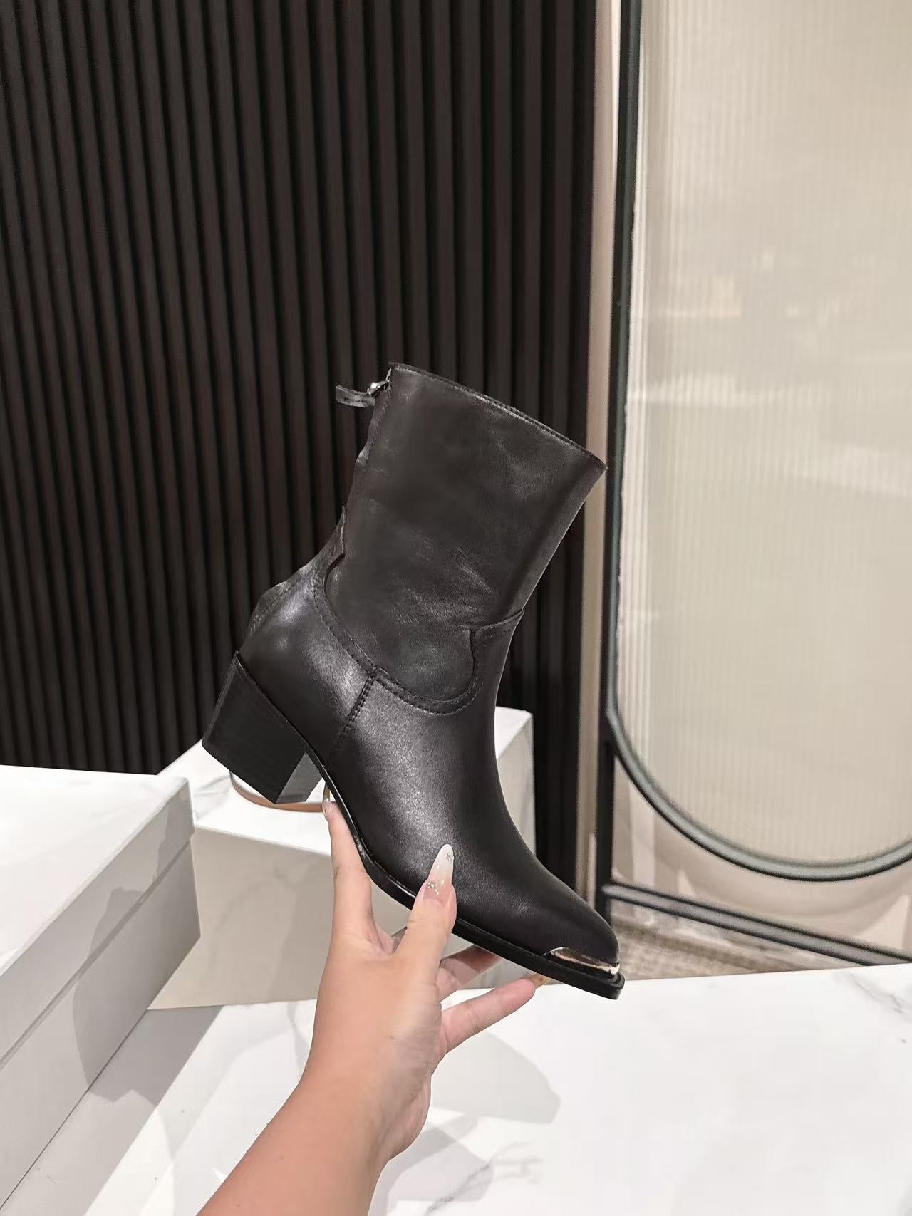 CELINE 25S CHELSEA BOOTS CLASSIC 45MM IN BLACK CALFSKIN