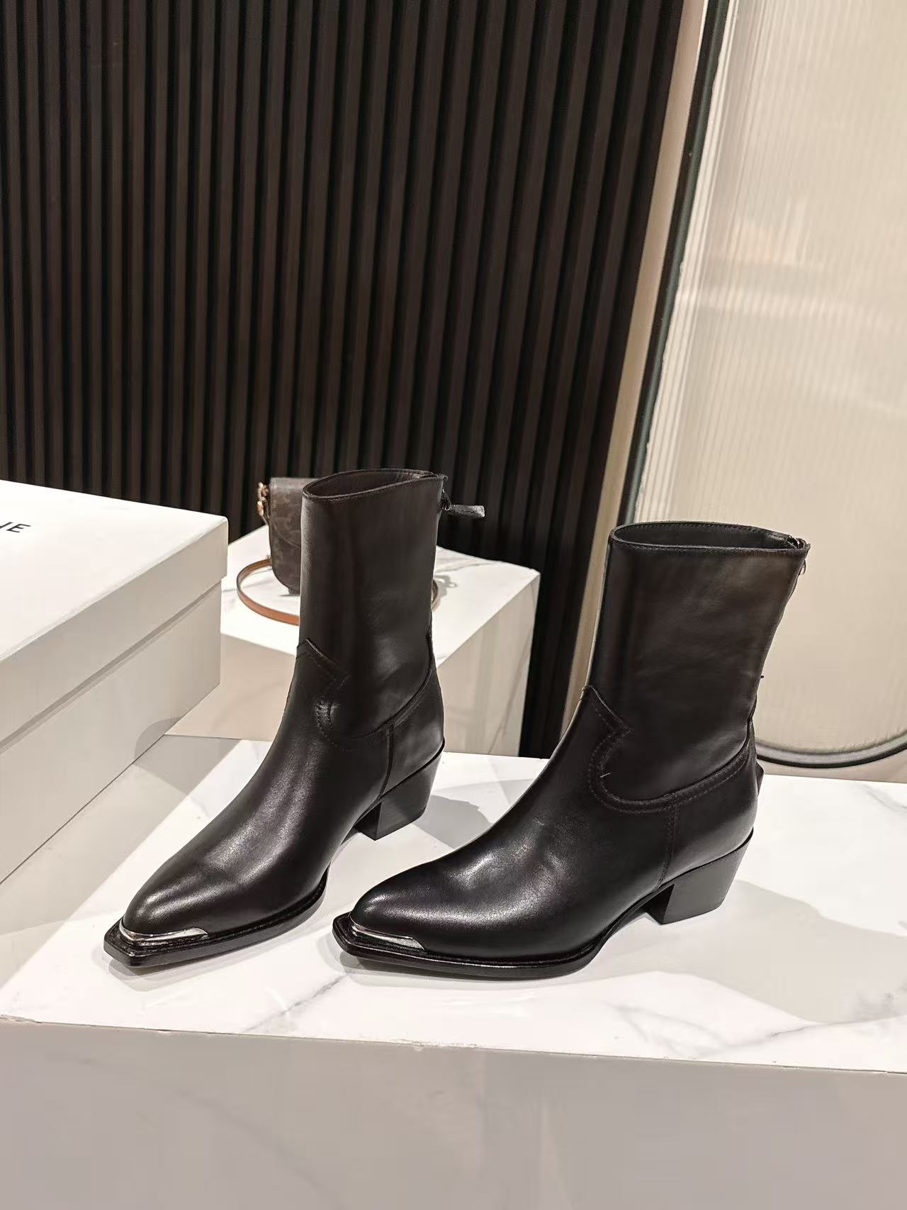 CELINE 25S CHELSEA BOOTS CLASSIC 45MM IN BLACK CALFSKIN