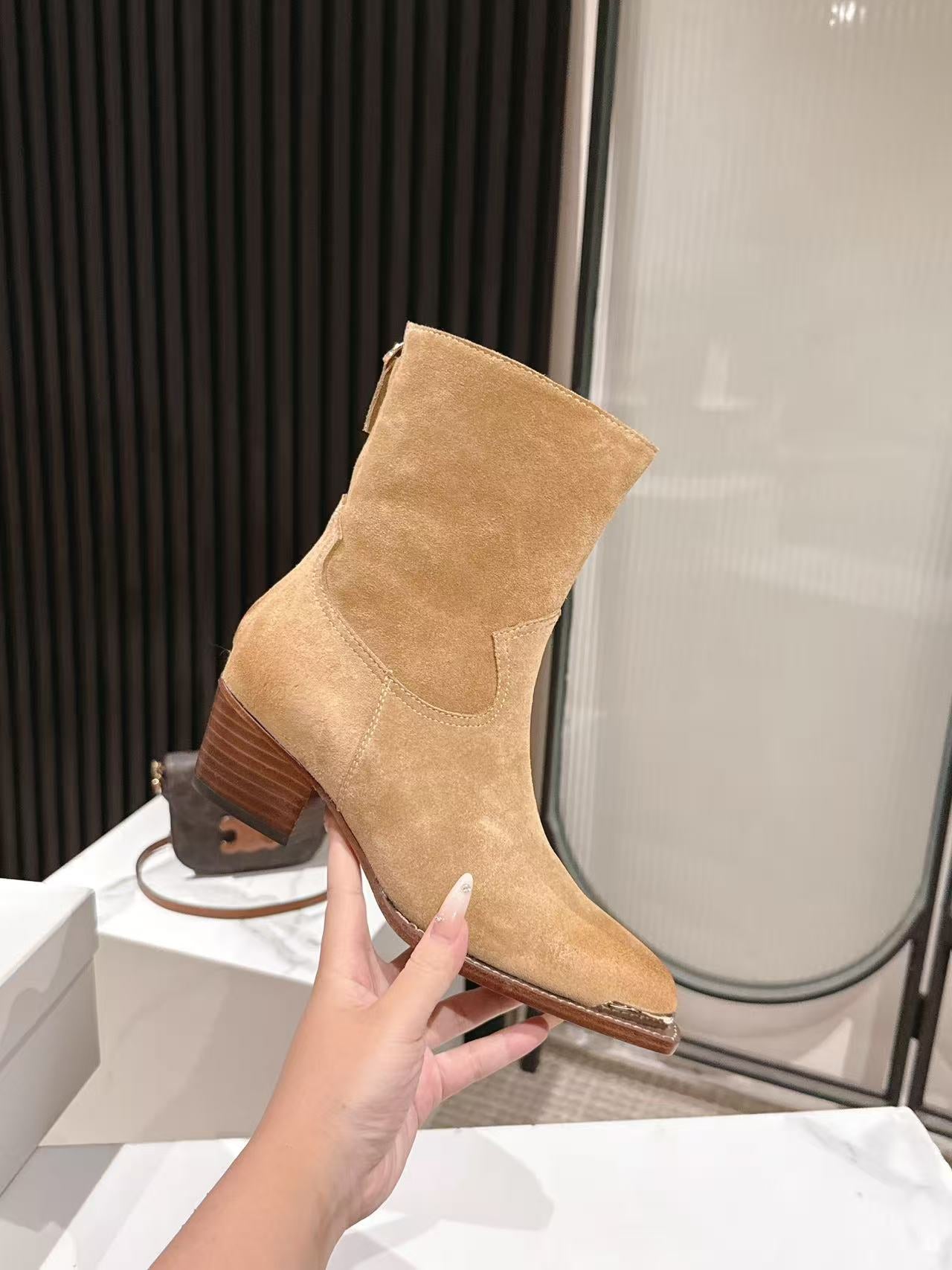 CELINE 25S CHELSEA BOOTS CLASSIC 45MM IN LIGHT BROWN SUEDE