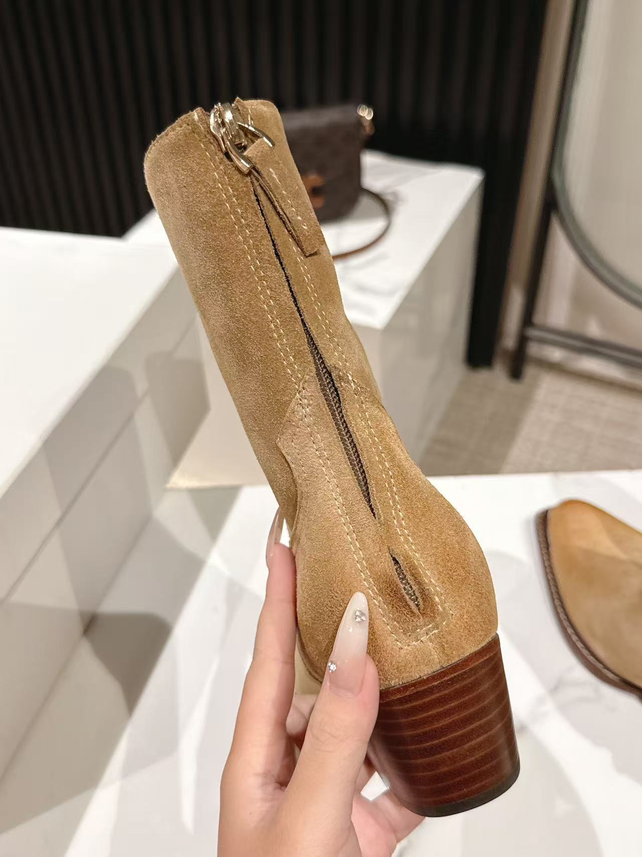 CELINE 25S CHELSEA BOOTS CLASSIC 45MM IN LIGHT BROWN SUEDE