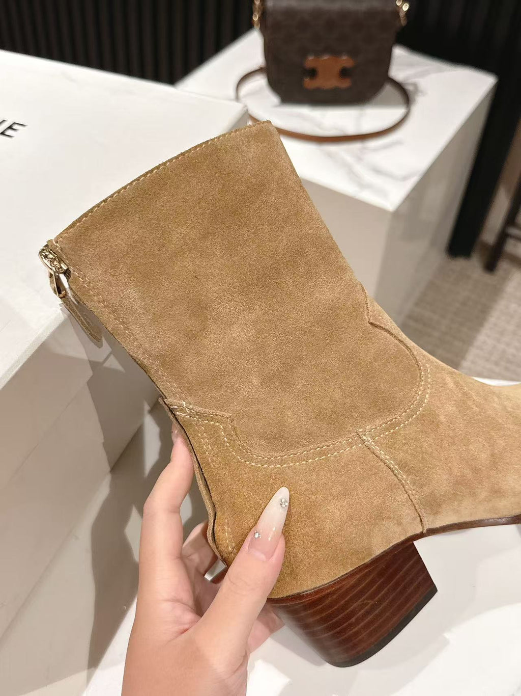 CELINE 25S CHELSEA BOOTS CLASSIC 45MM IN LIGHT BROWN SUEDE