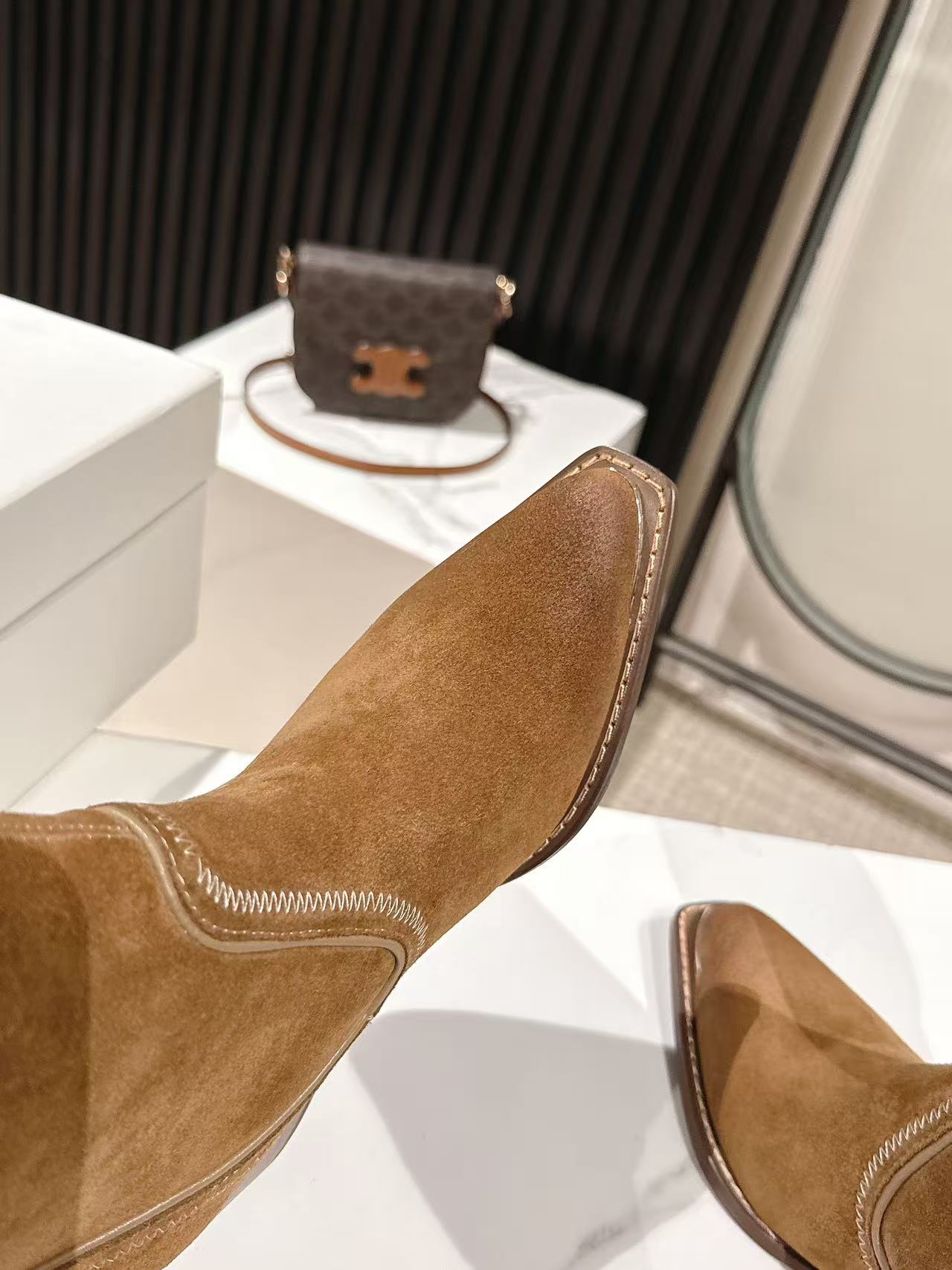 CELINE 25S HIGH BOOTS FOR FALL AND WINTER 45MM IN BROWN SUEDE