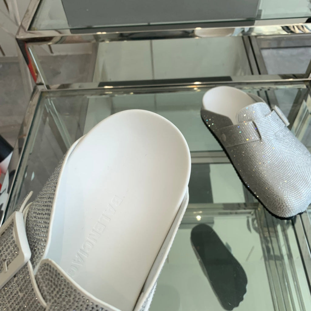 BIRKENSTOCK CLOG ATTACHED RHINESTONES IN WHITE CALFSKIN