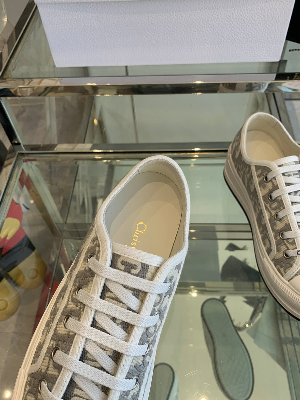 WALK'N PLATFORM SNEAKER IN DOLPHIN GRAY EMBROIDERY ICONIC PATTERNS FABRIC