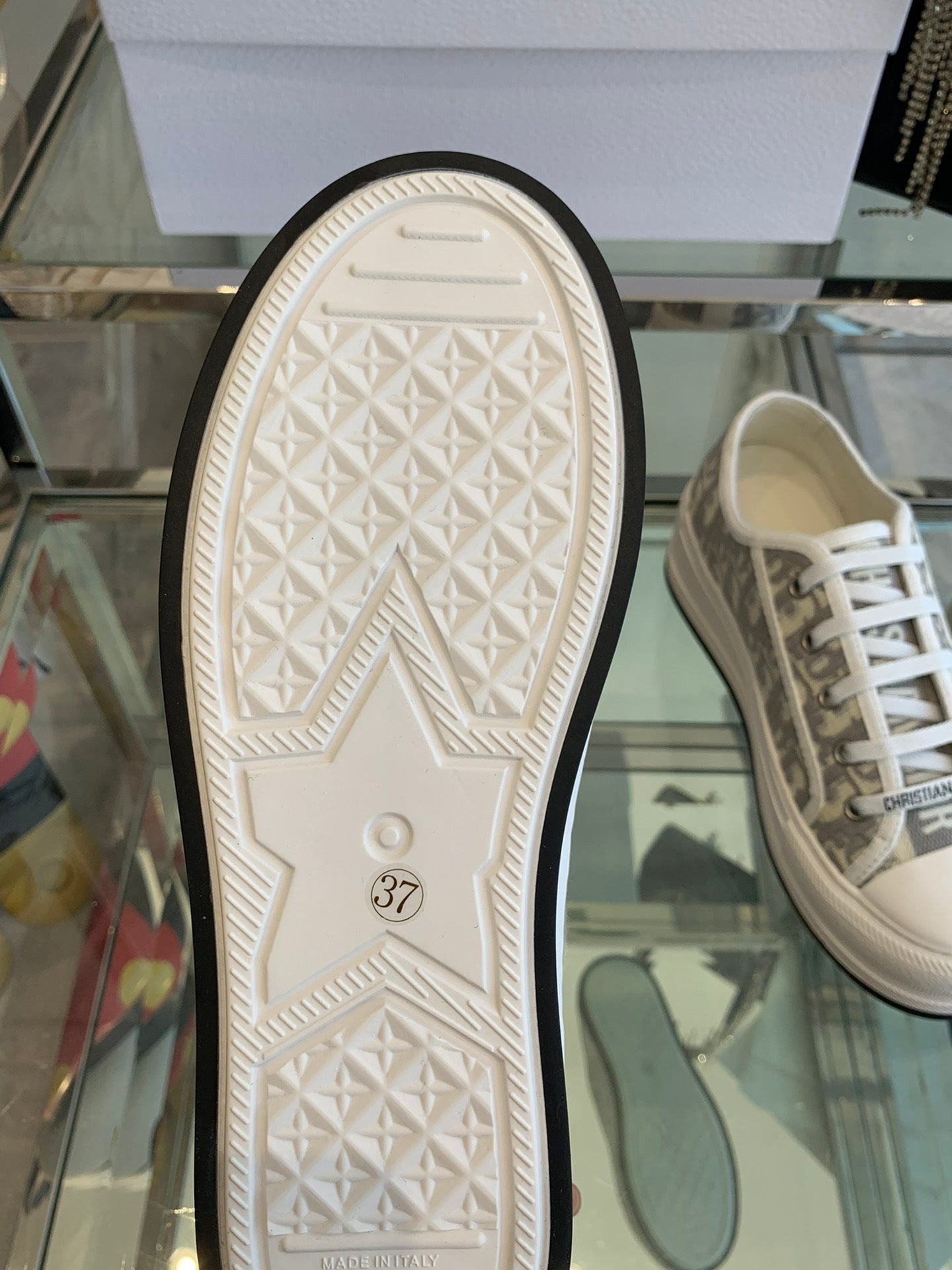 WALK'N PLATFORM SNEAKER IN DOLPHIN GRAY EMBROIDERY ICONIC PATTERNS FABRIC