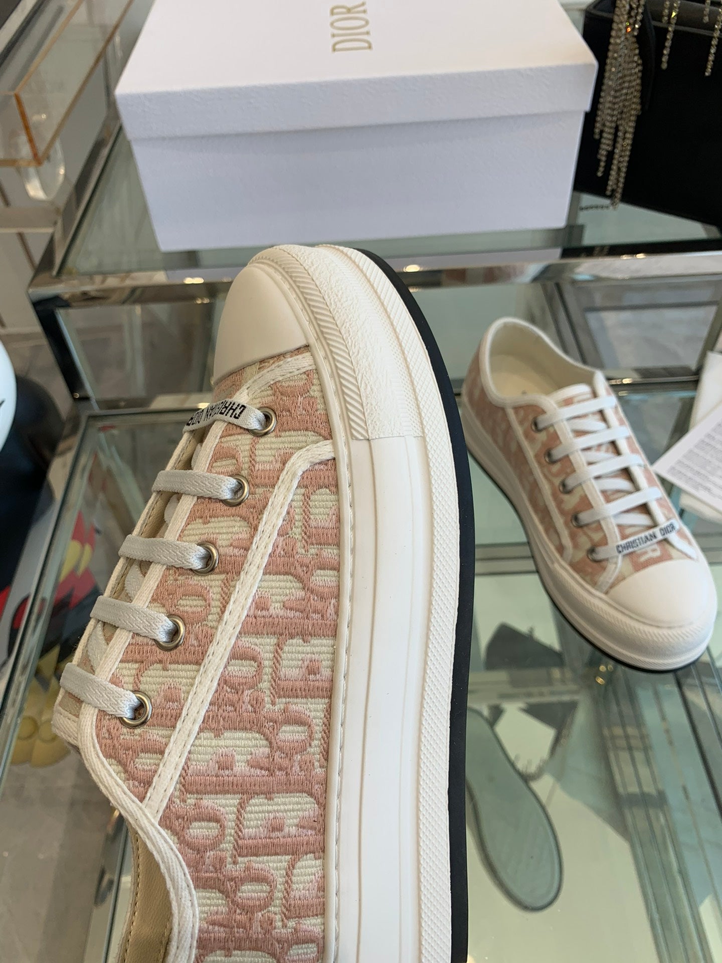 WALK'N PLATFORM SNEAKER IN IN LIGHT PINK EMBROIDERY ICONIC PATTERNS FABRIC