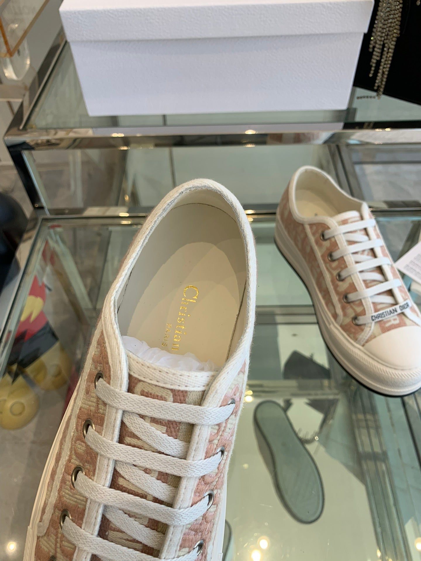 WALK'N PLATFORM SNEAKER IN IN LIGHT PINK EMBROIDERY ICONIC PATTERNS FABRIC