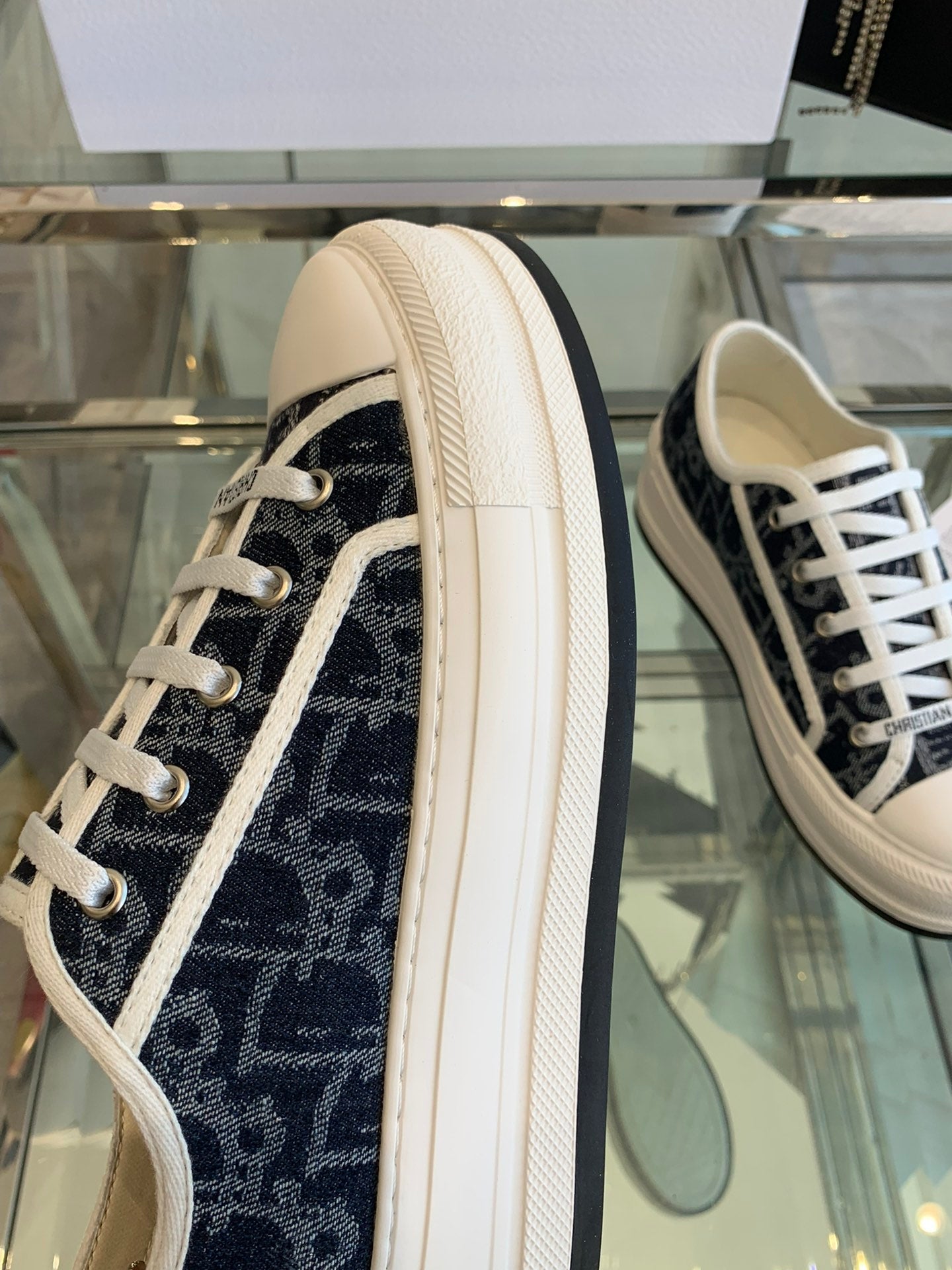 WALK'N PLATFORM SNEAKER IN IN NAVY BLUE EMBROIDERY ICONIC PATTERNS FABRIC