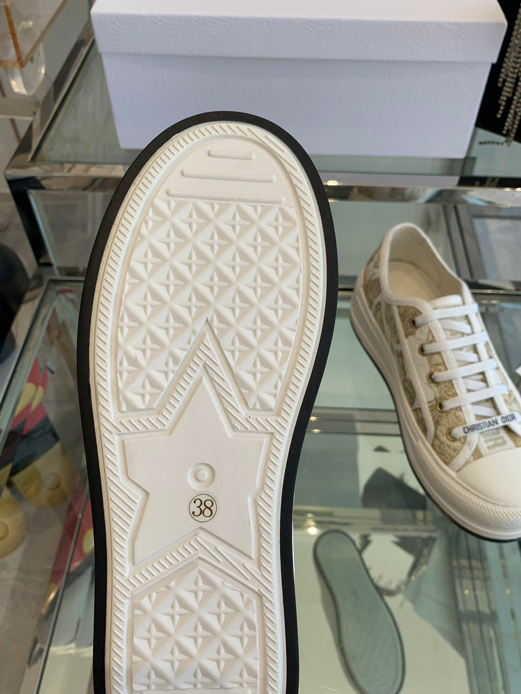 WALK'N PLATFORM SNEAKER IN WHITE-GOLD TONE EMBROIDERED FABRIC