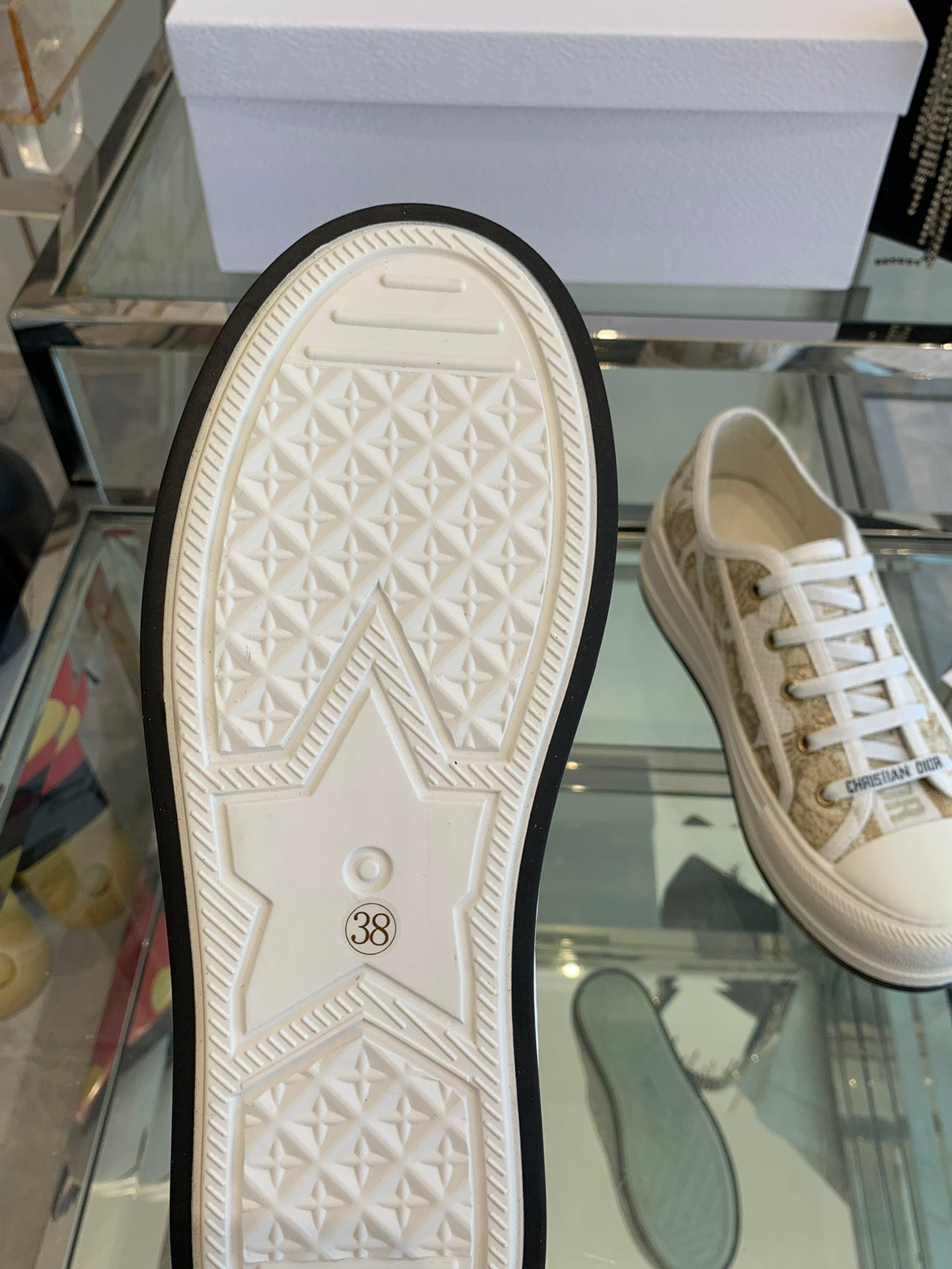 WALK'N PLATFORM SNEAKER IN WHITE-GOLD TONE EMBROIDERED FABRIC