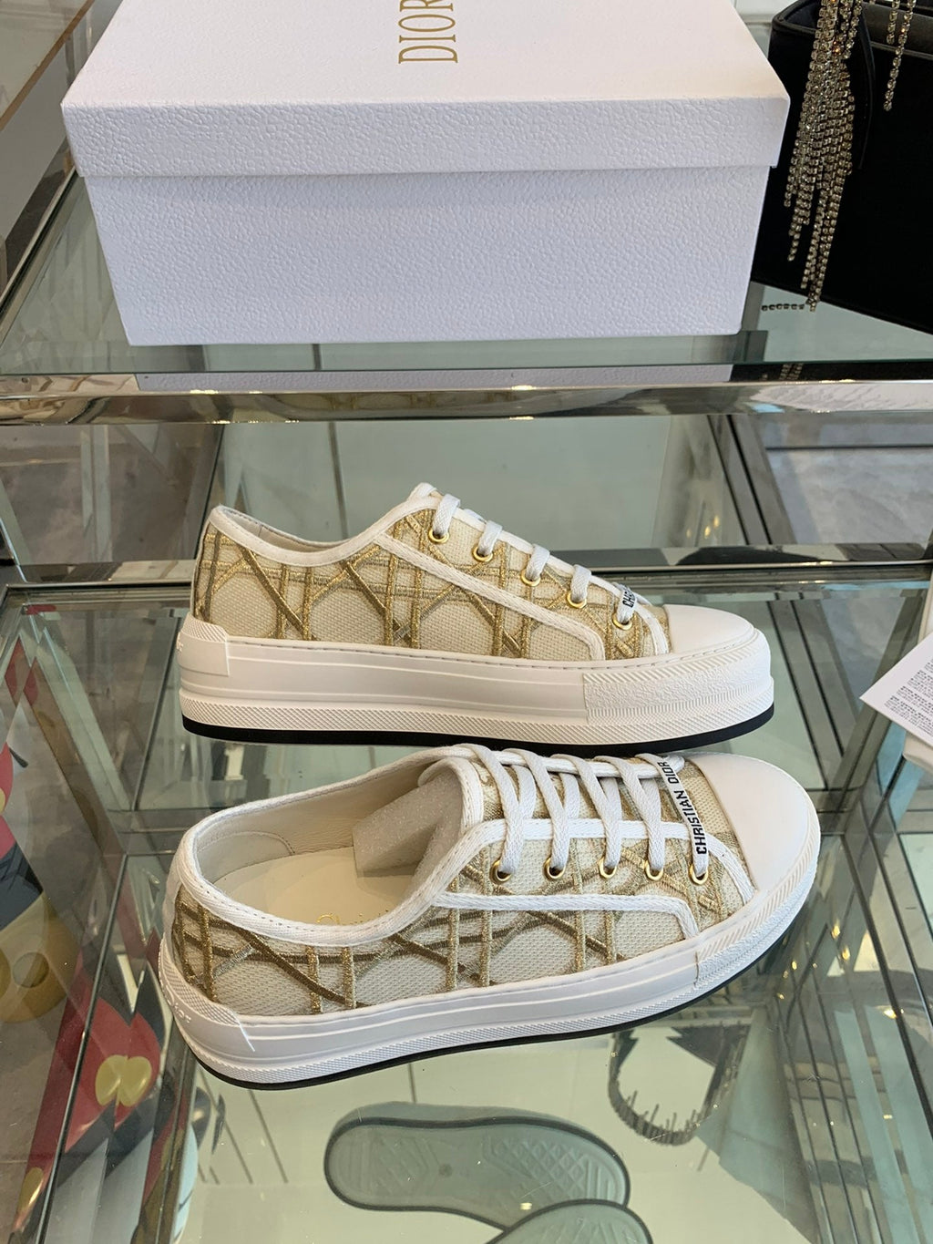 WALK'N PLATFORM SNEAKER IN BEIGE-GOLD TONE EMBROIDERED FABRIC