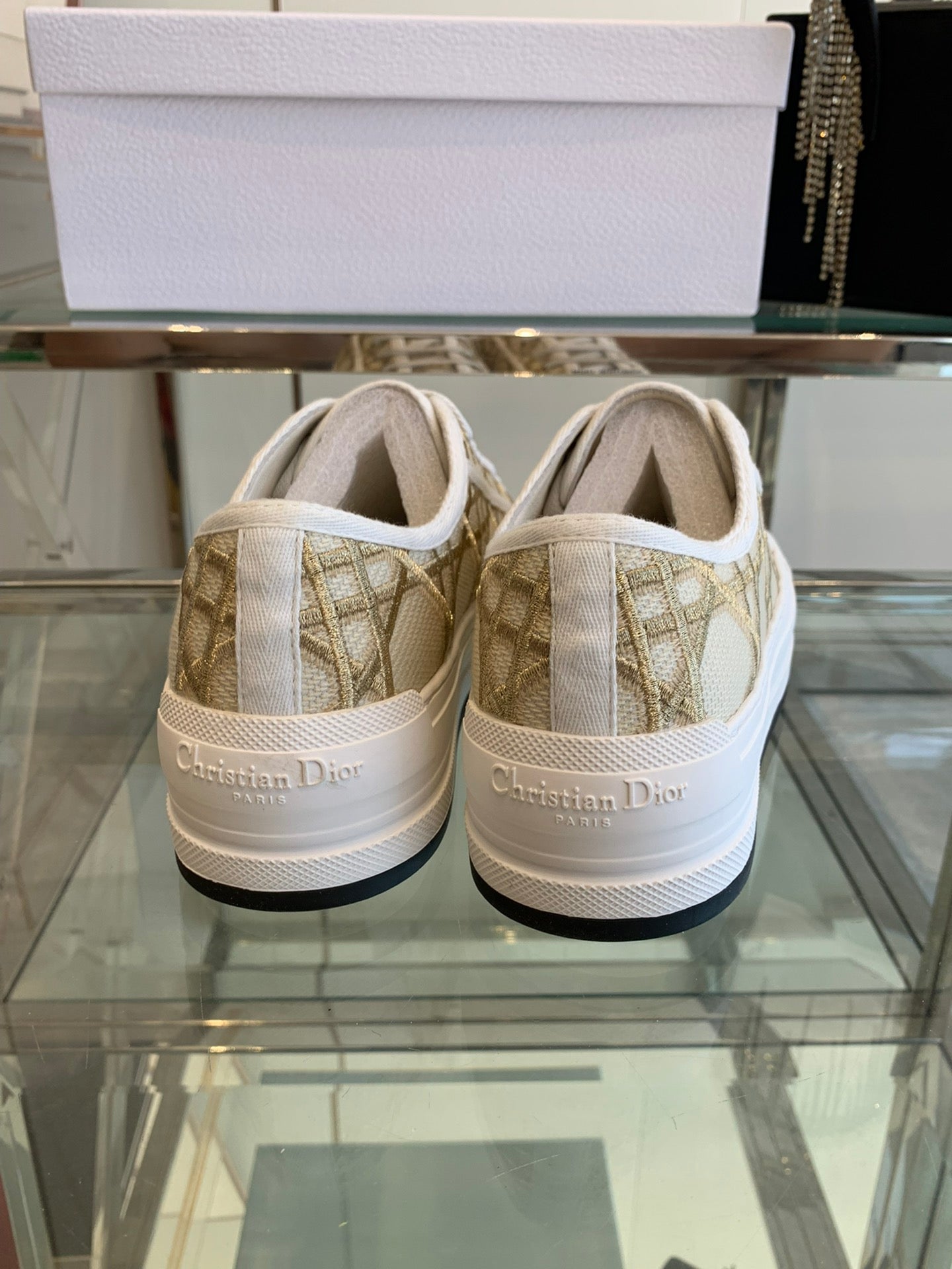 WALK'N PLATFORM SNEAKER IN BEIGE-GOLD TONE EMBROIDERED FABRIC