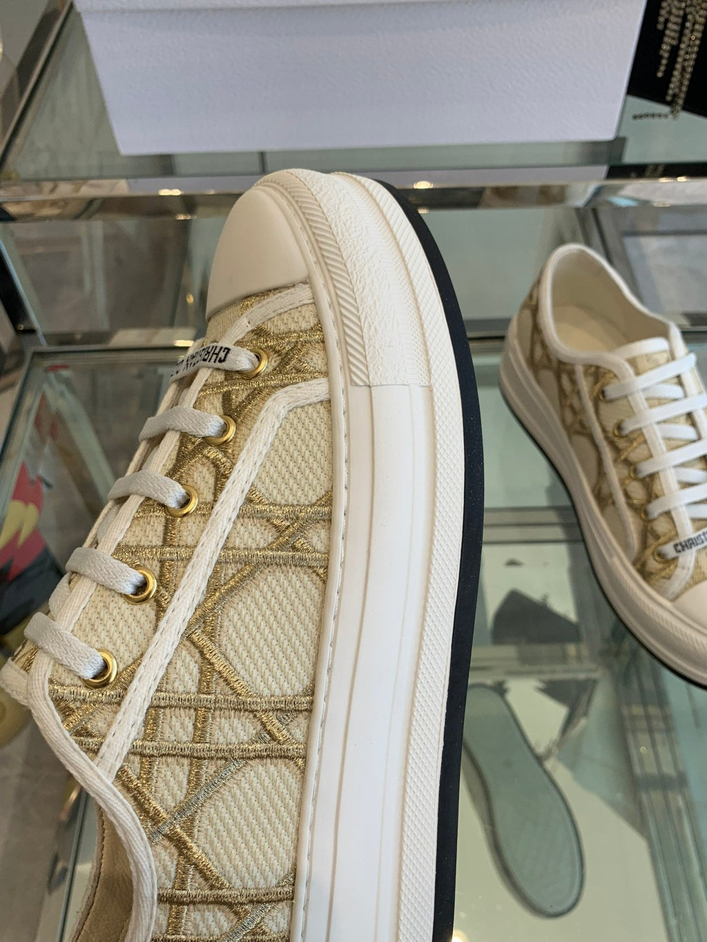 WALK'N PLATFORM SNEAKER IN BEIGE-GOLD TONE EMBROIDERED FABRIC