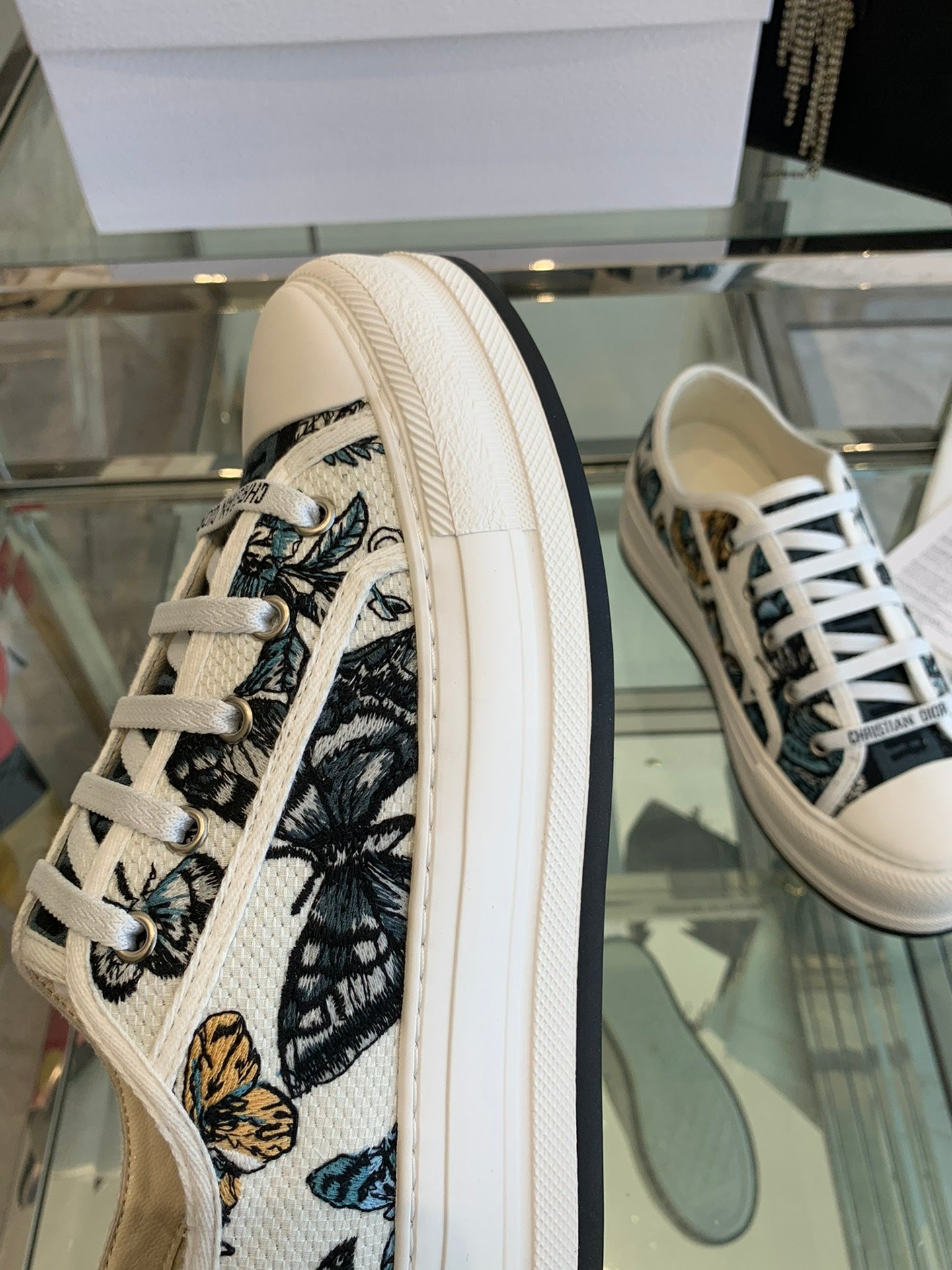 WALK'N PLATFORM SNEAKER IN COLORFUL EMBROIDERED FABRIC