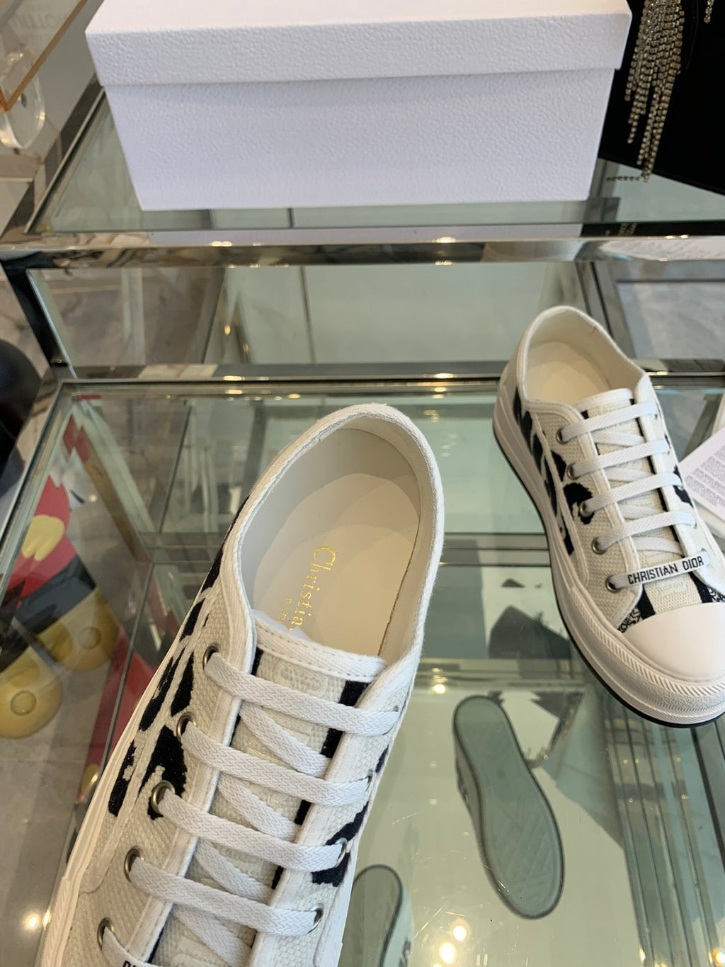 WALK'N PLATFORM SNEAKER IN WHITE AND BLACK EMBROIDERED COTTON