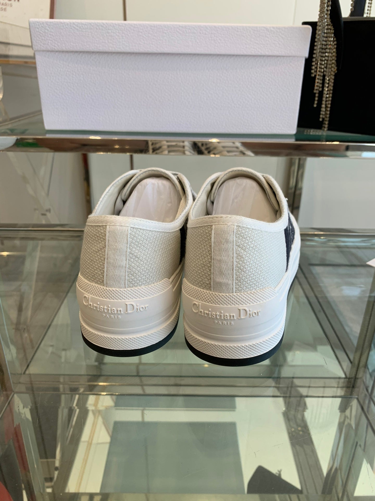 WALK'N PLATFORM SNEAKER IN WHITE AND BLACK EMBROIDERED COTTON