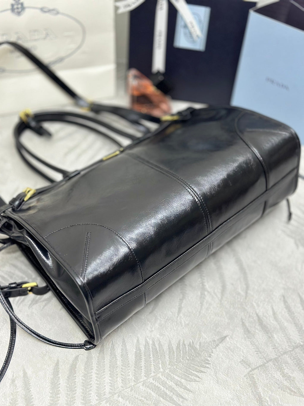 PRADA 25S BONNIE LARGE HANDBAG 38 IN BLACK GLOSSY CALFSKIN GOLD HARDWRE