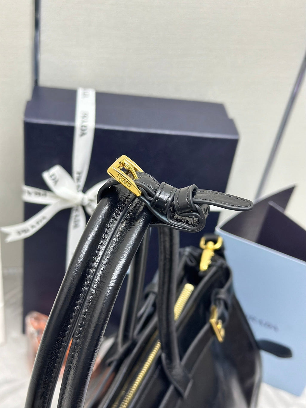 PRADA 25S BONNIE LARGE HANDBAG 38 IN BLACK GLOSSY CALFSKIN GOLD HARDWRE