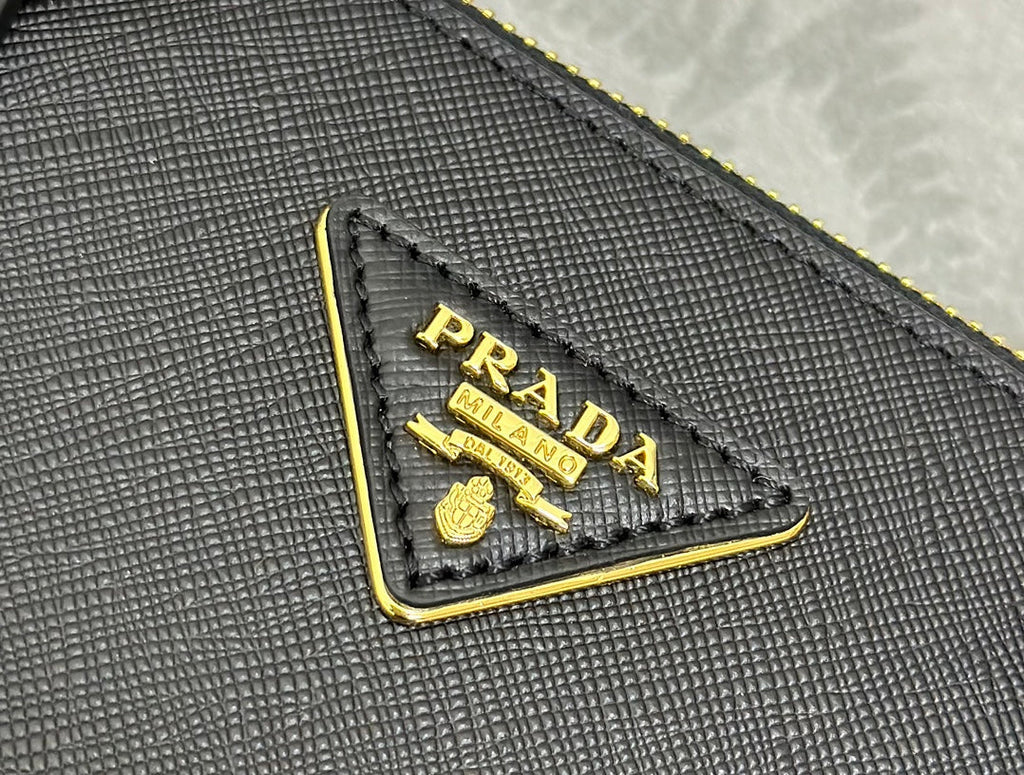 PRADA 25S GALLERIA LARGE BAG 28 IN BLACK CALFSKIN GOLD HARDWARE