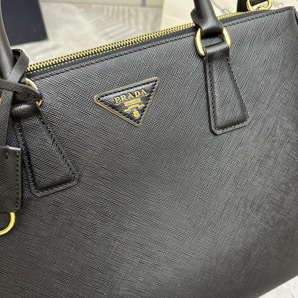 PRADA 25S GALLERIA LARGE BAG 32 IN BLACK CALFSKIN GOLD HARDWARE