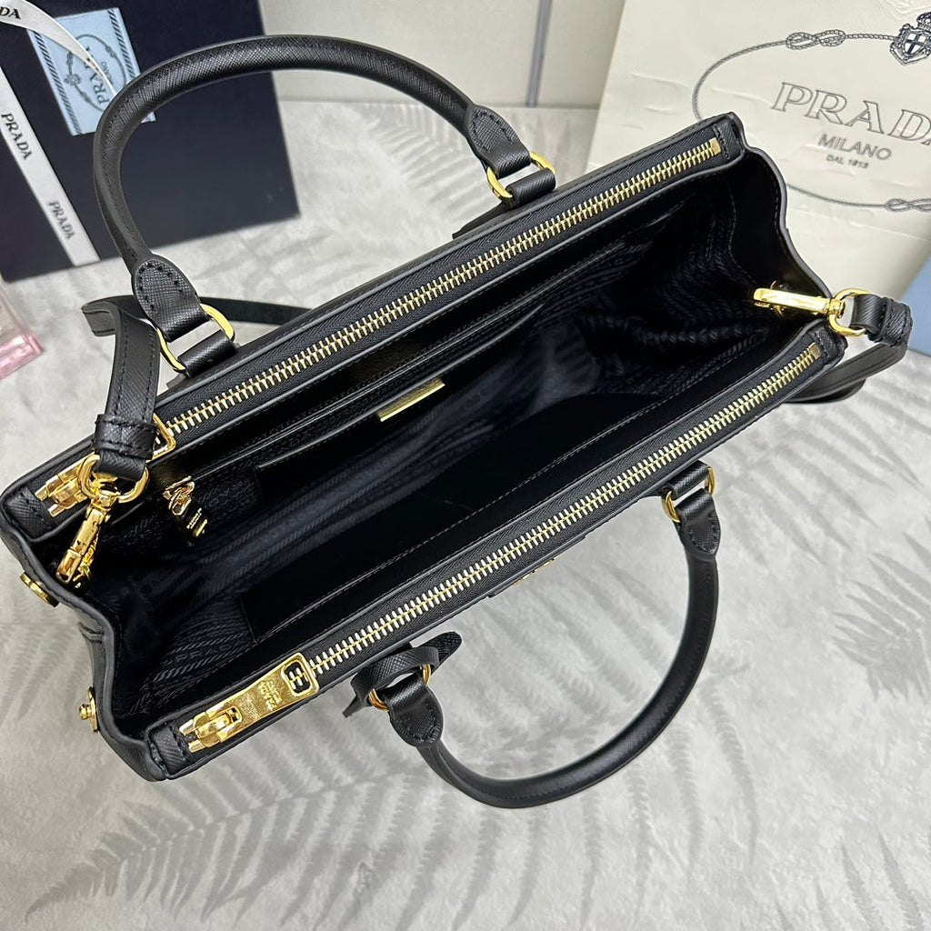PRADA 25S GALLERIA LARGE BAG 32 IN BLACK CALFSKIN GOLD HARDWARE