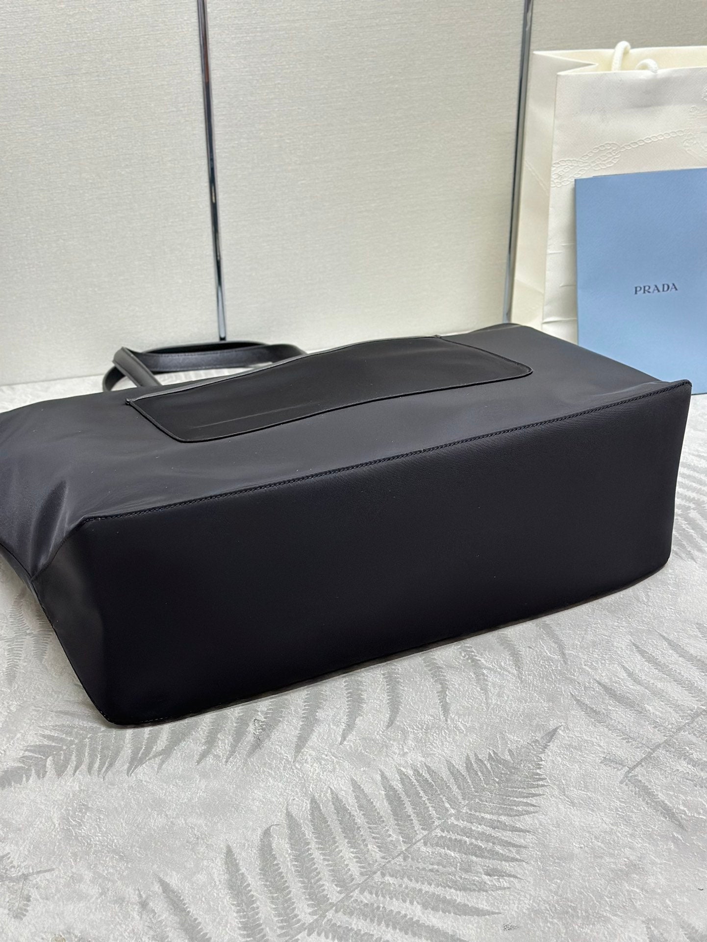 CLASSIC TOTE BAG 43 IN BLACK RE-NYLON FABRIC