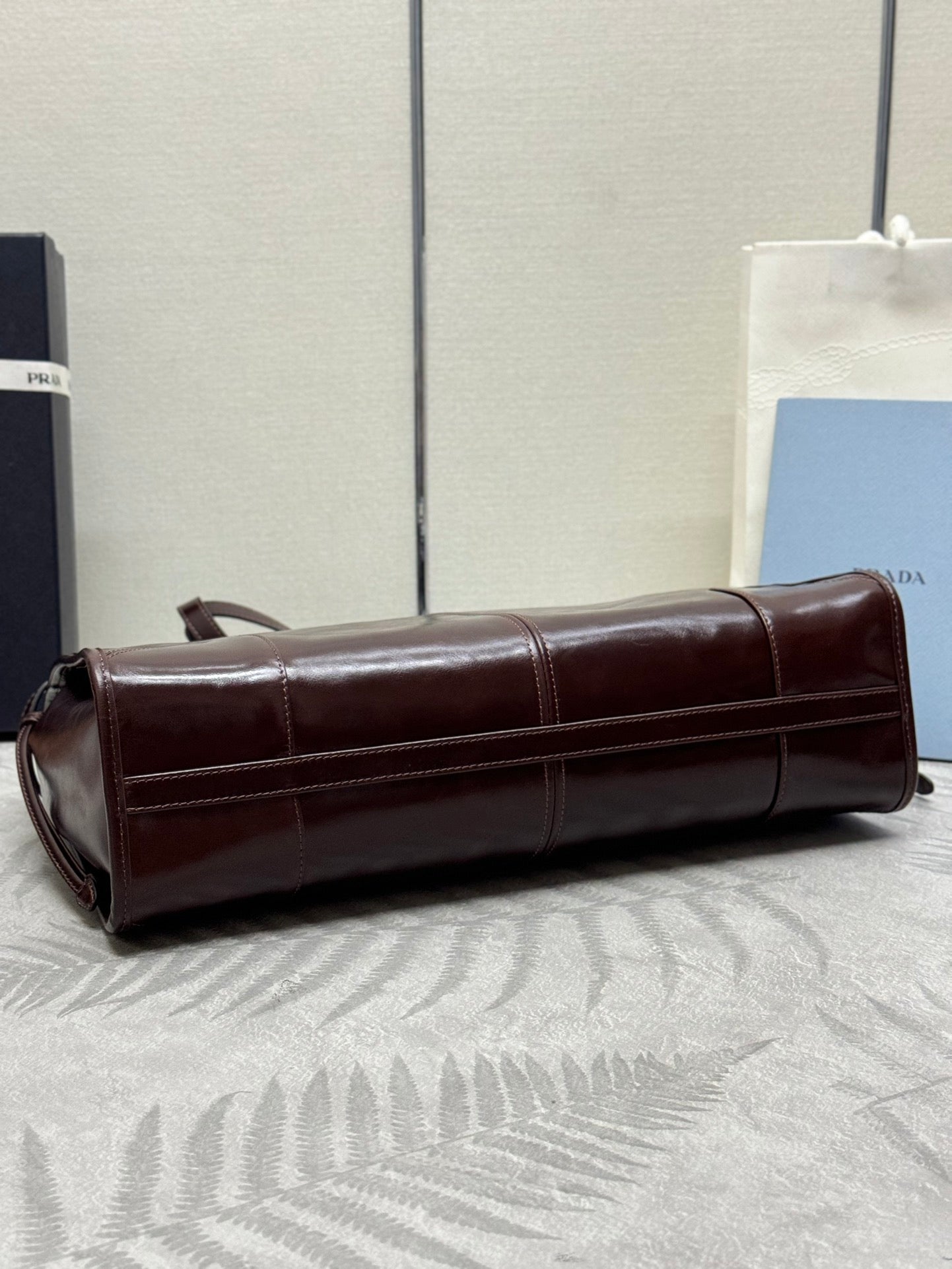 PRADA 25S BONNIE LARGE HANDBAG 38 IN DARK BROWN GLOSSY CALFSKIN GOLD HARDWRE