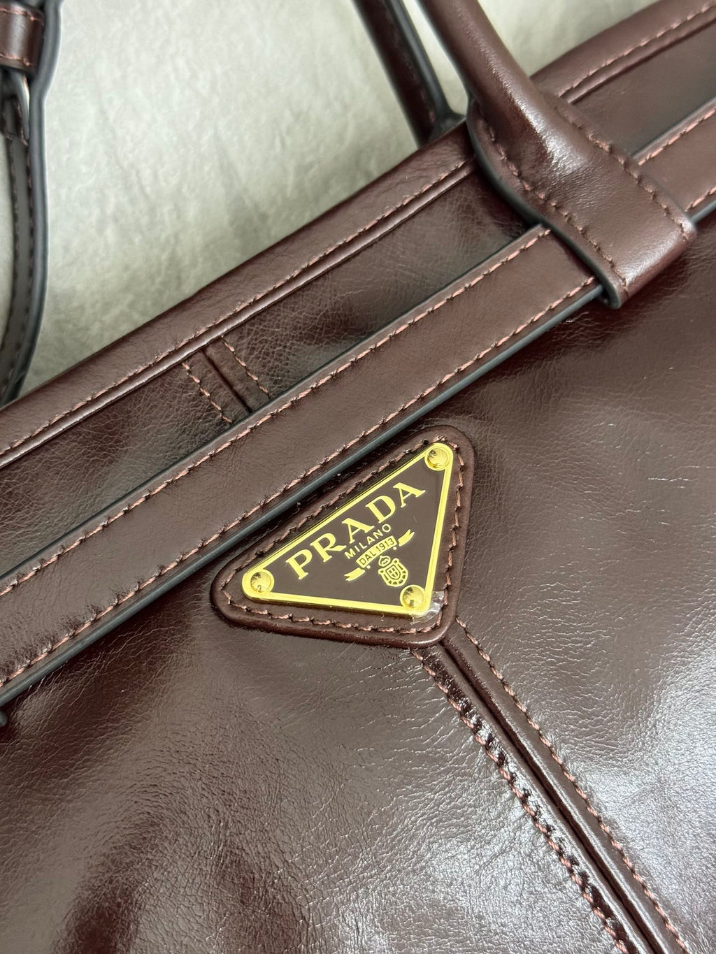 PRADA 25S BONNIE LARGE HANDBAG 38 IN DARK BROWN GLOSSY CALFSKIN GOLD HARDWRE
