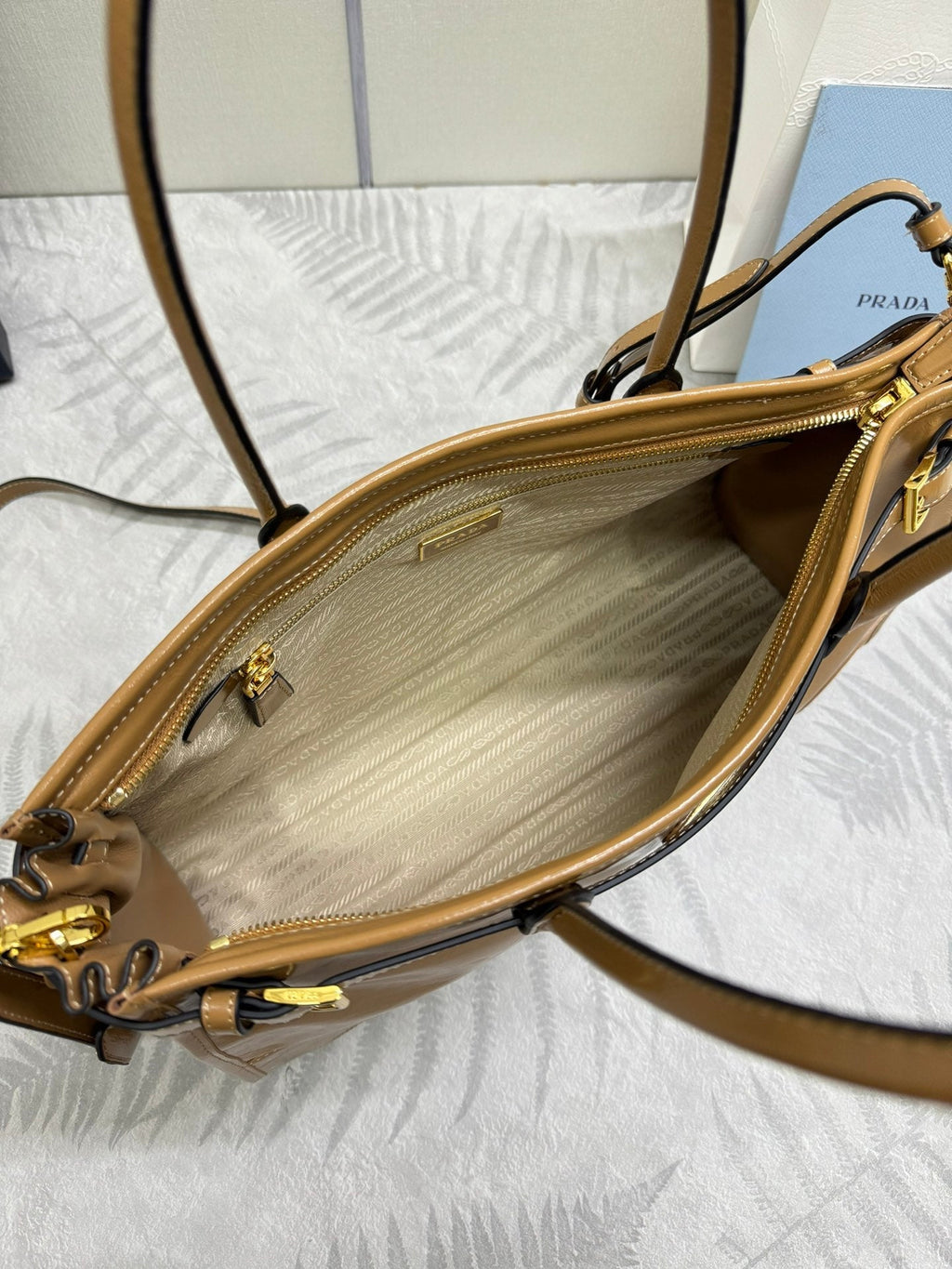 PRADA 25S BONNIE LARGE HANDBAG 38 IN GOLDEN BROWN CALFSKIN GOLD HARDWARE