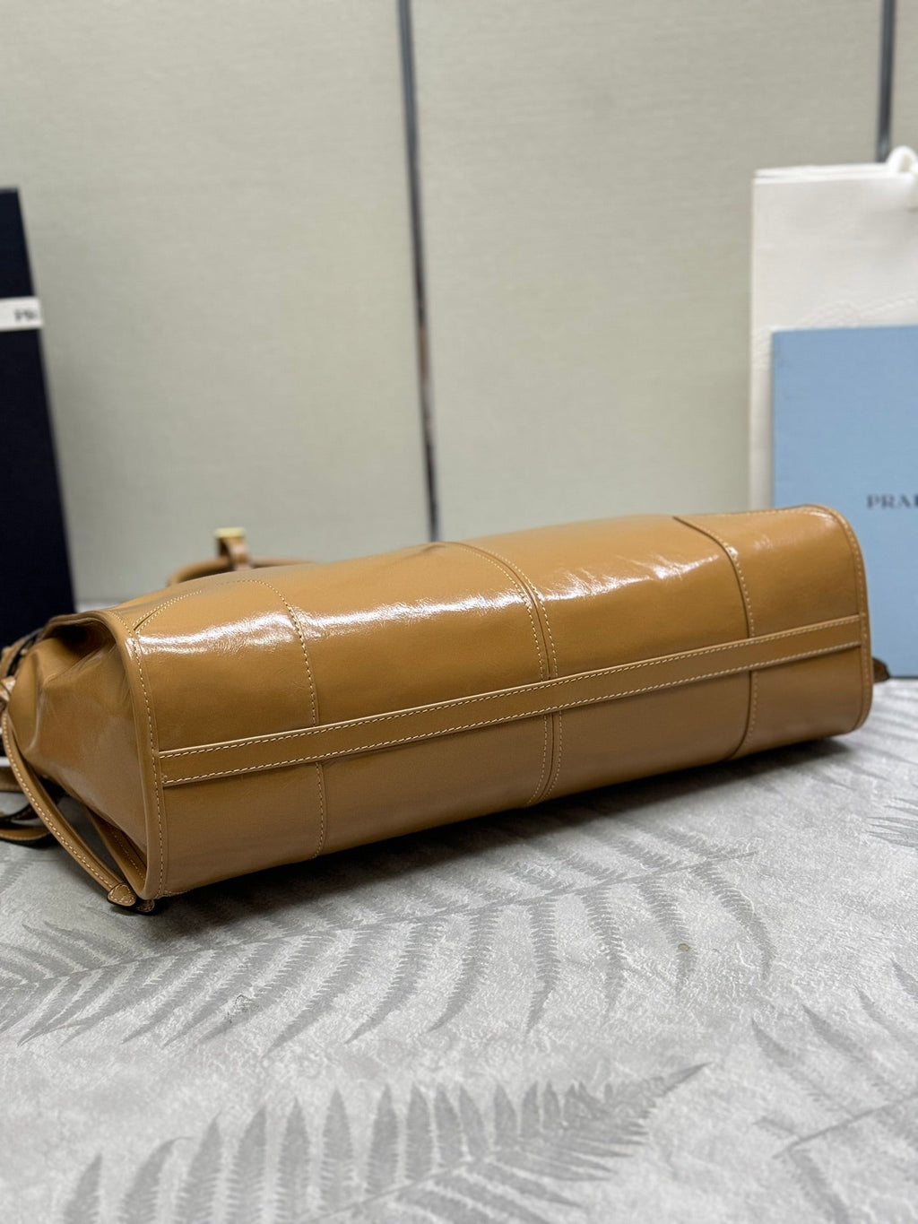 PRADA 25S BONNIE LARGE HANDBAG 38 IN GOLDEN BROWN CALFSKIN GOLD HARDWRE