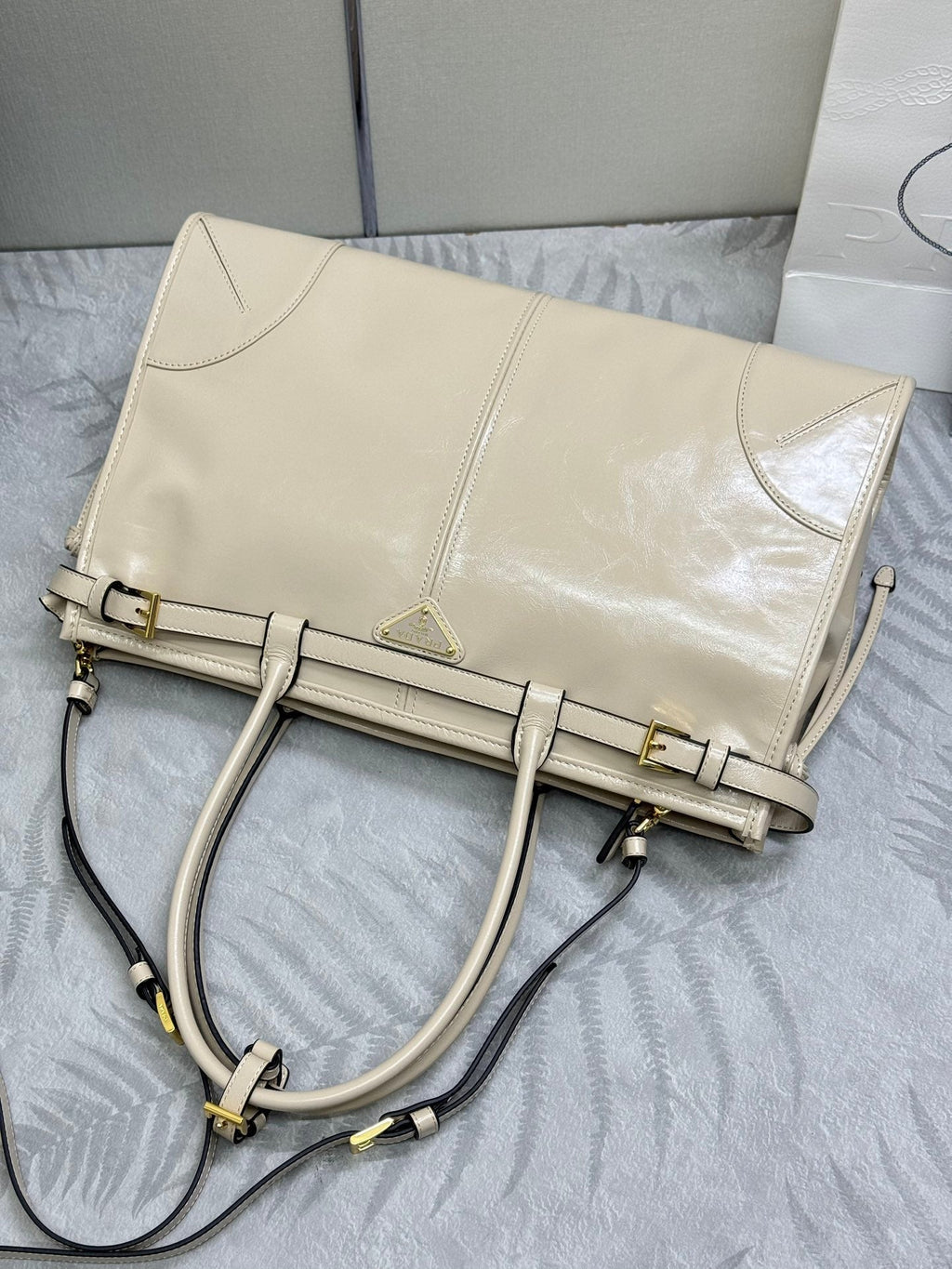 PRADA 25S BONNIE LARGE HANDBAG 38 IN BEIGE CALFSKIN GOLD HARDWARE