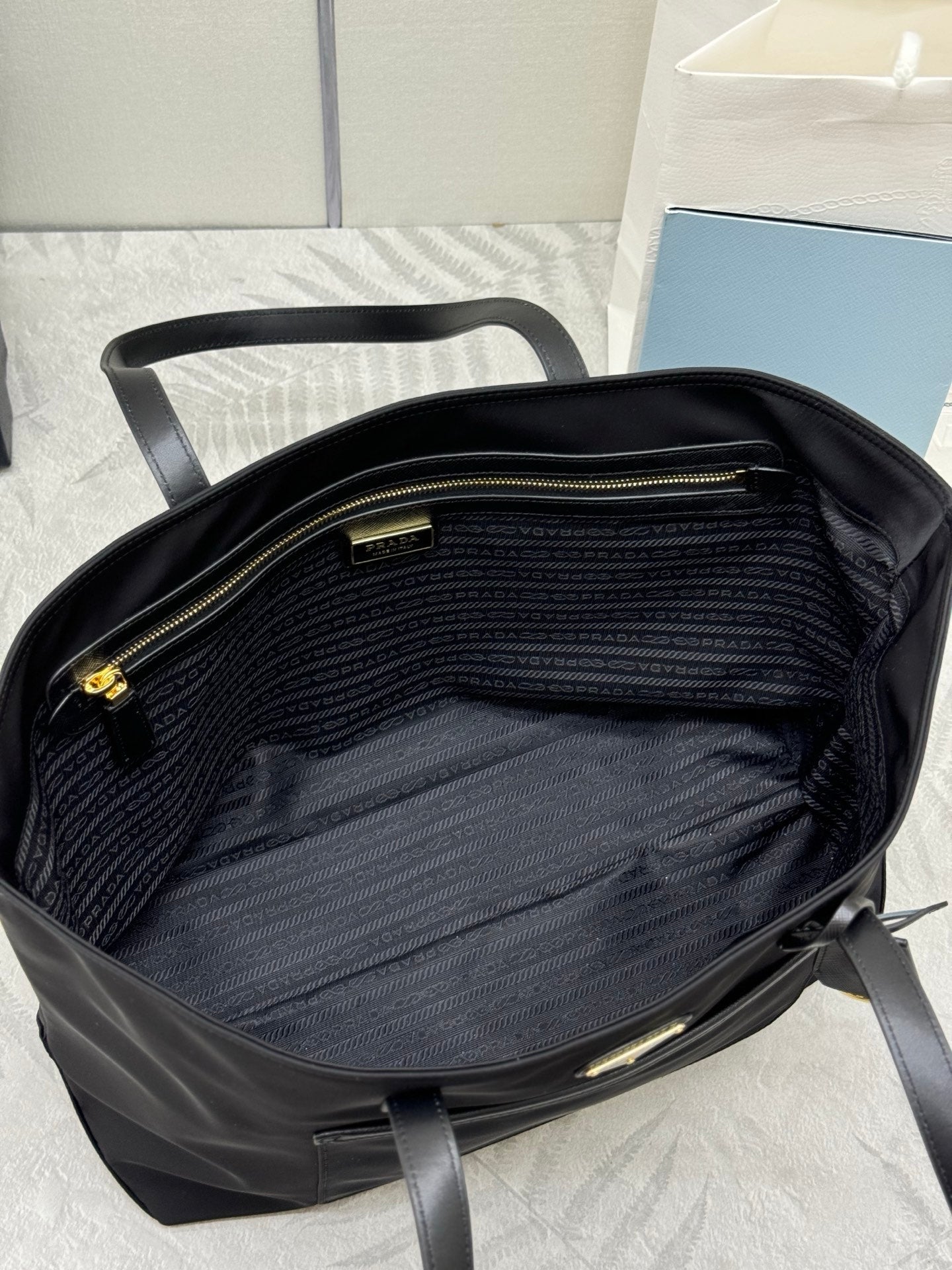 PRADA 25S RE-EDITION 1978 MEDIUM 35 IN BLACK NYLON AND SAFFIANO CALFSKIN