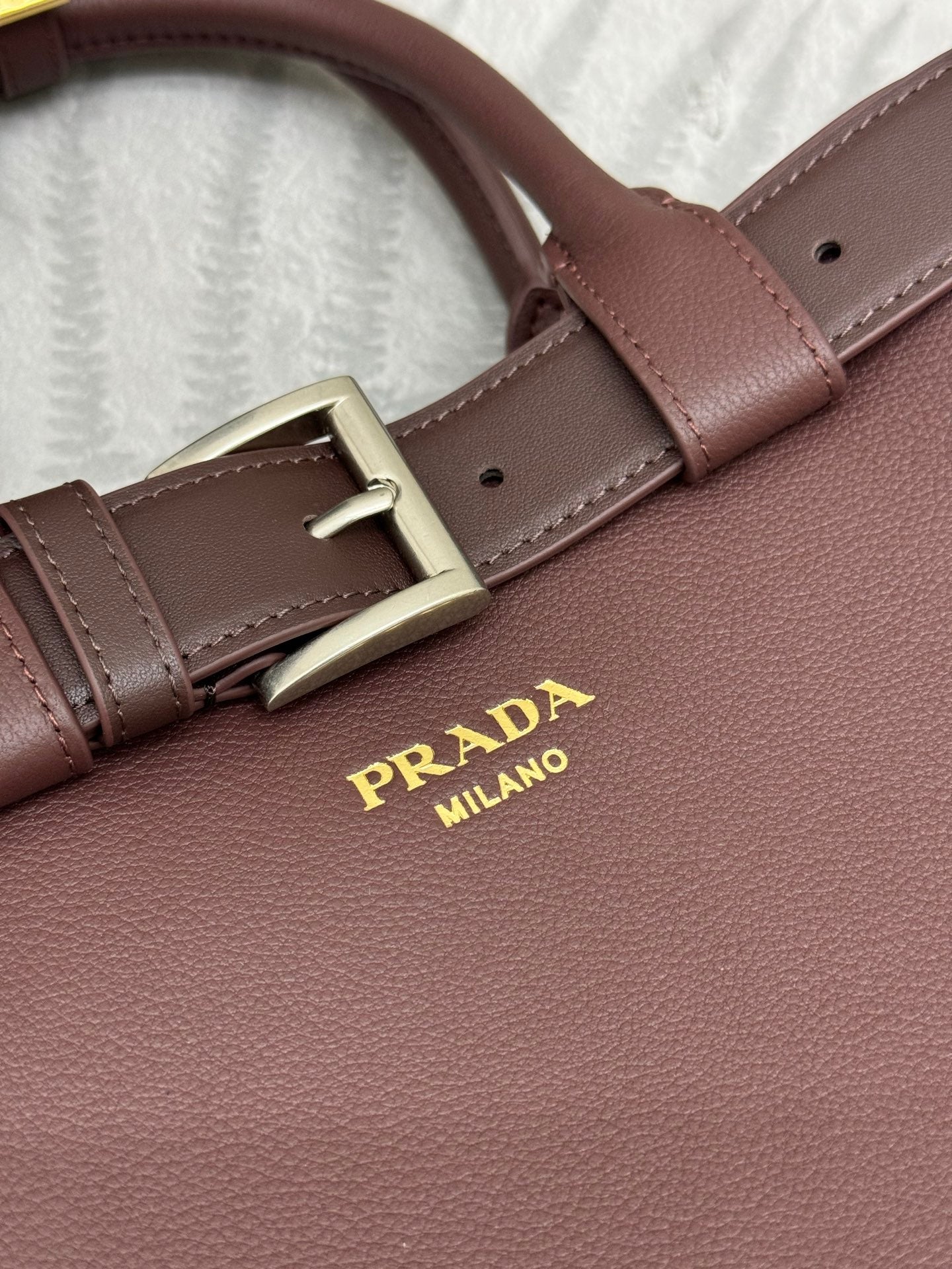 PRADA 25S BUCKLE SMALL HANDBAG 32 IN RICH BROWN CALFSKIN GOLD HARDWRE