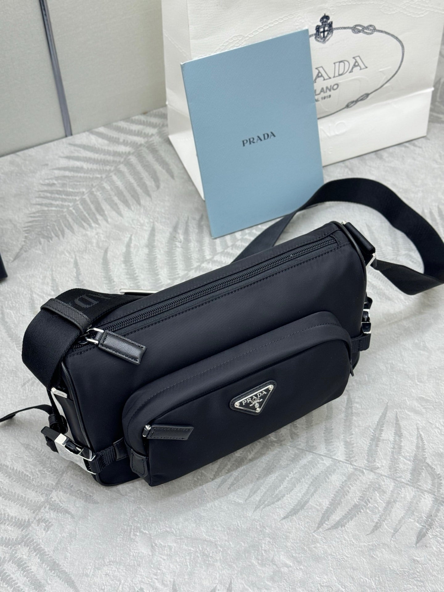 PRADA 25S MEDIUM MESSENGER BAG 35 IN BLACK RE-NYLON AND CALFSKIN