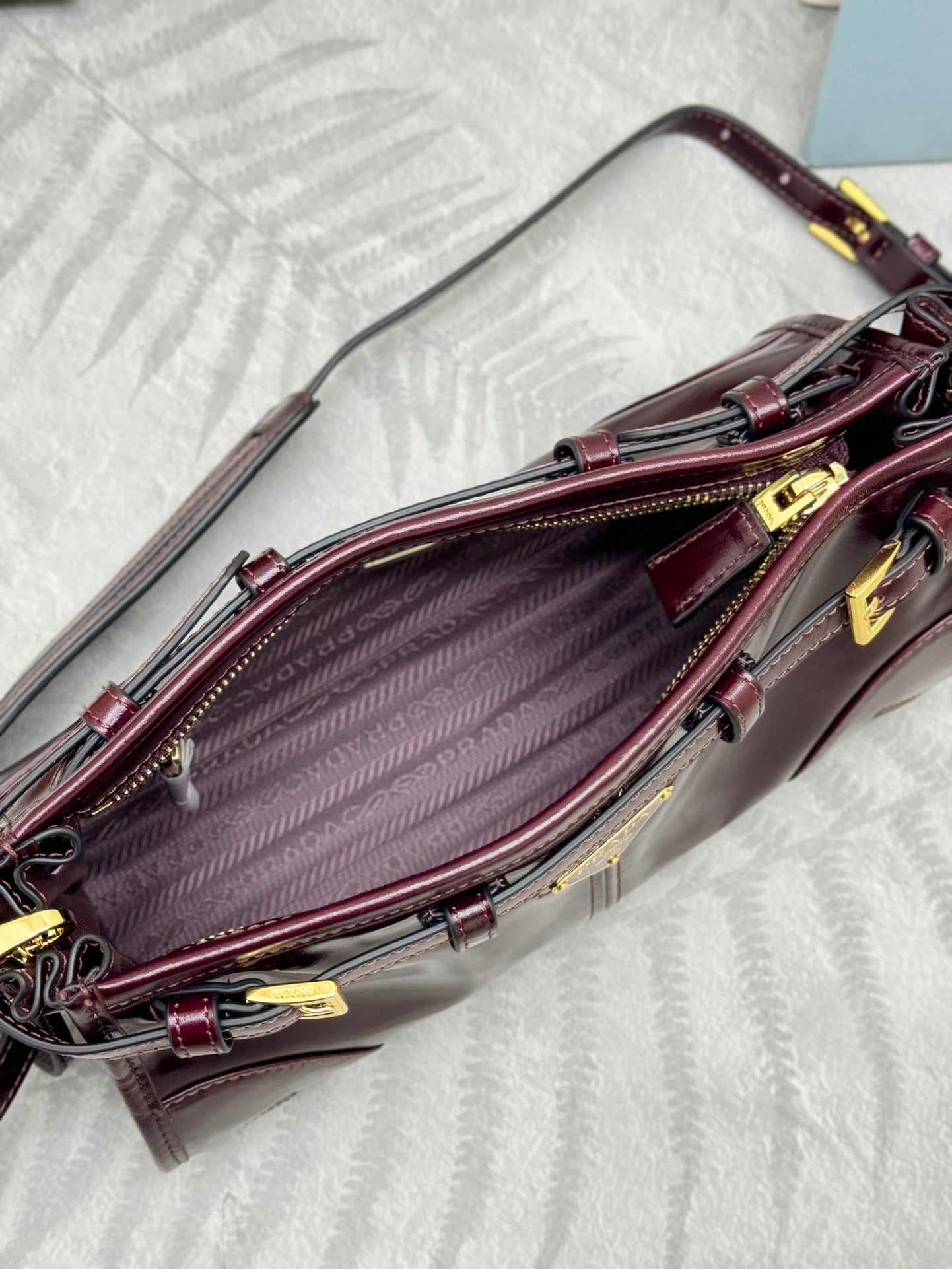 PRADA 25S BONNIE SMALL SHOULDER BAG 26 IN BURGUNDY GLOSSY CALFSKIN GOLD HARDWRE