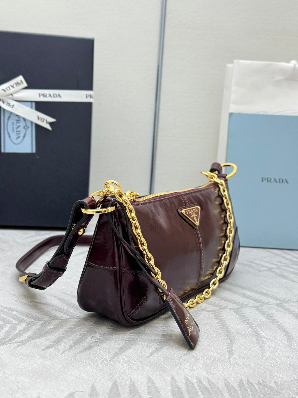 PRADA 25S RE-EDITION 2002 MEDIUM SHOULDER BAG 26 IN BURGUNDY CALFSKIN GOLD HARDWARE
