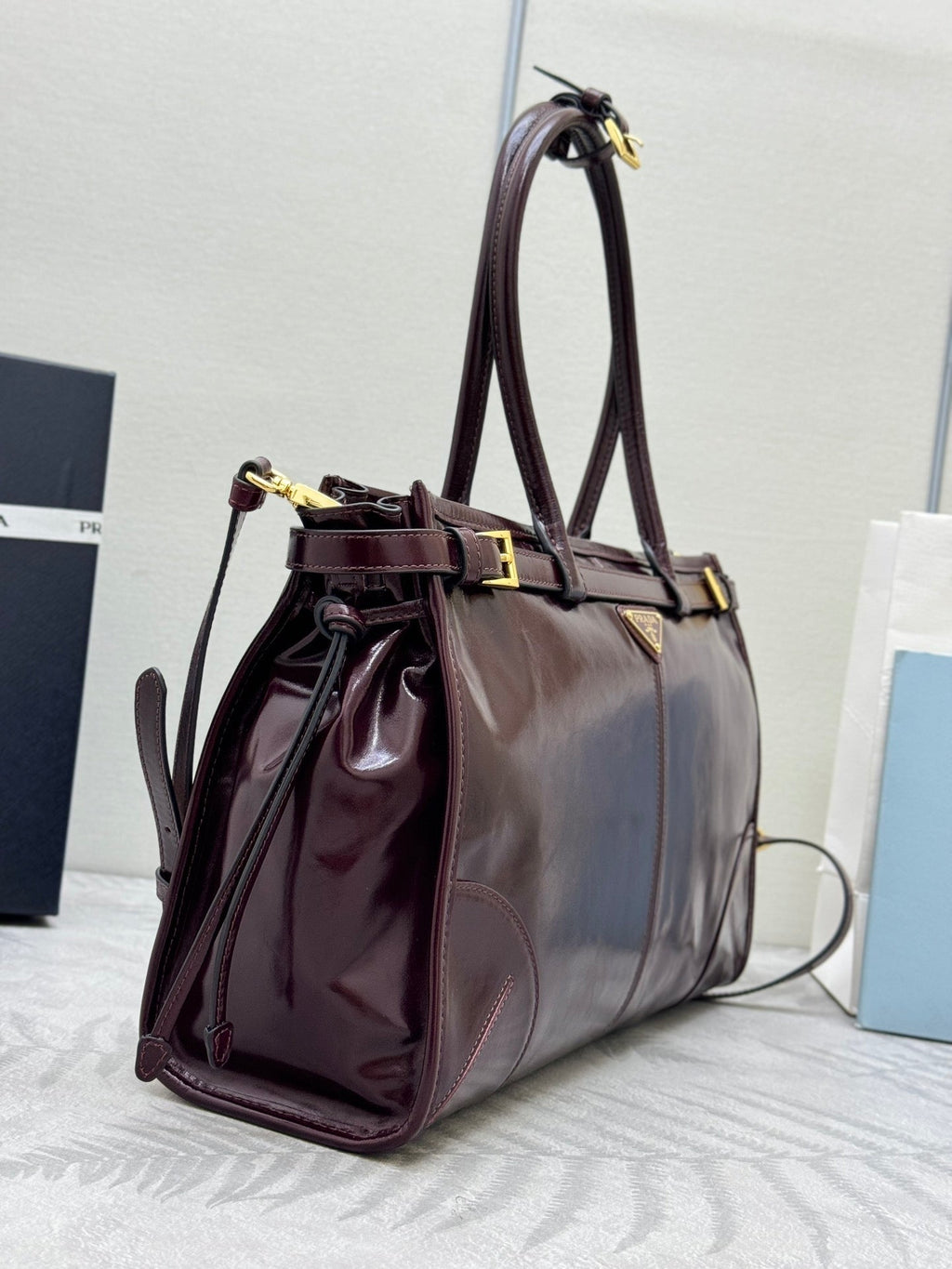 PRADA 25S BONNIE LARGE HANDBAG 38 IN BURGUNDY GLOSSY CALFSKIN GOLD HARDWARE