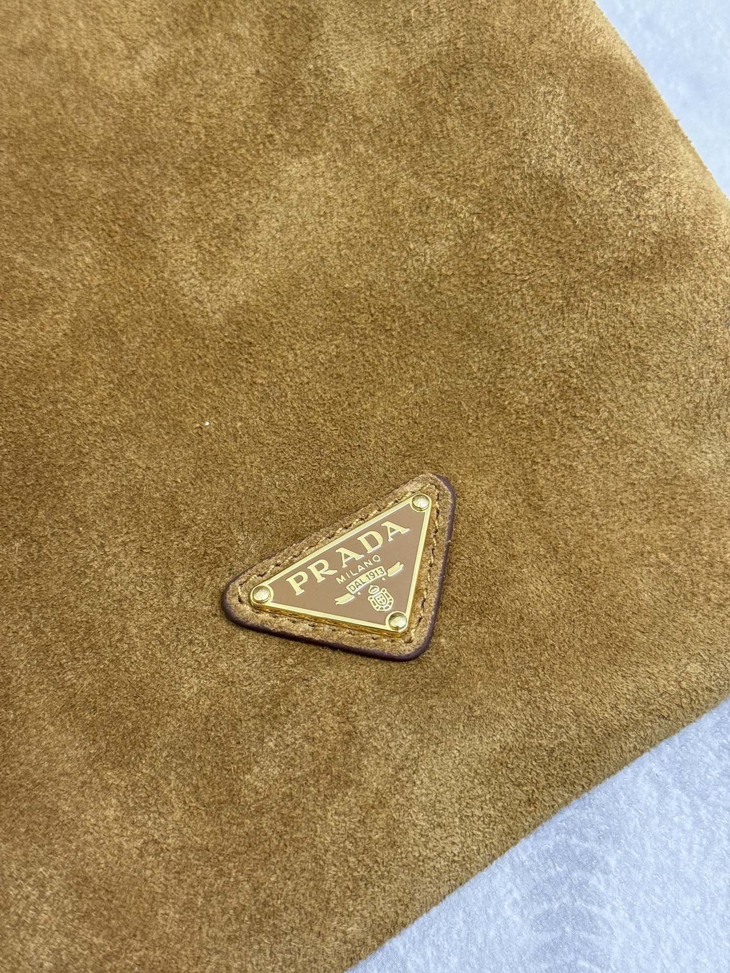 PRADA 25S BUCKET BAG 20 IN LIGHT CARAMEL SUEDE GOLD HARDWRE