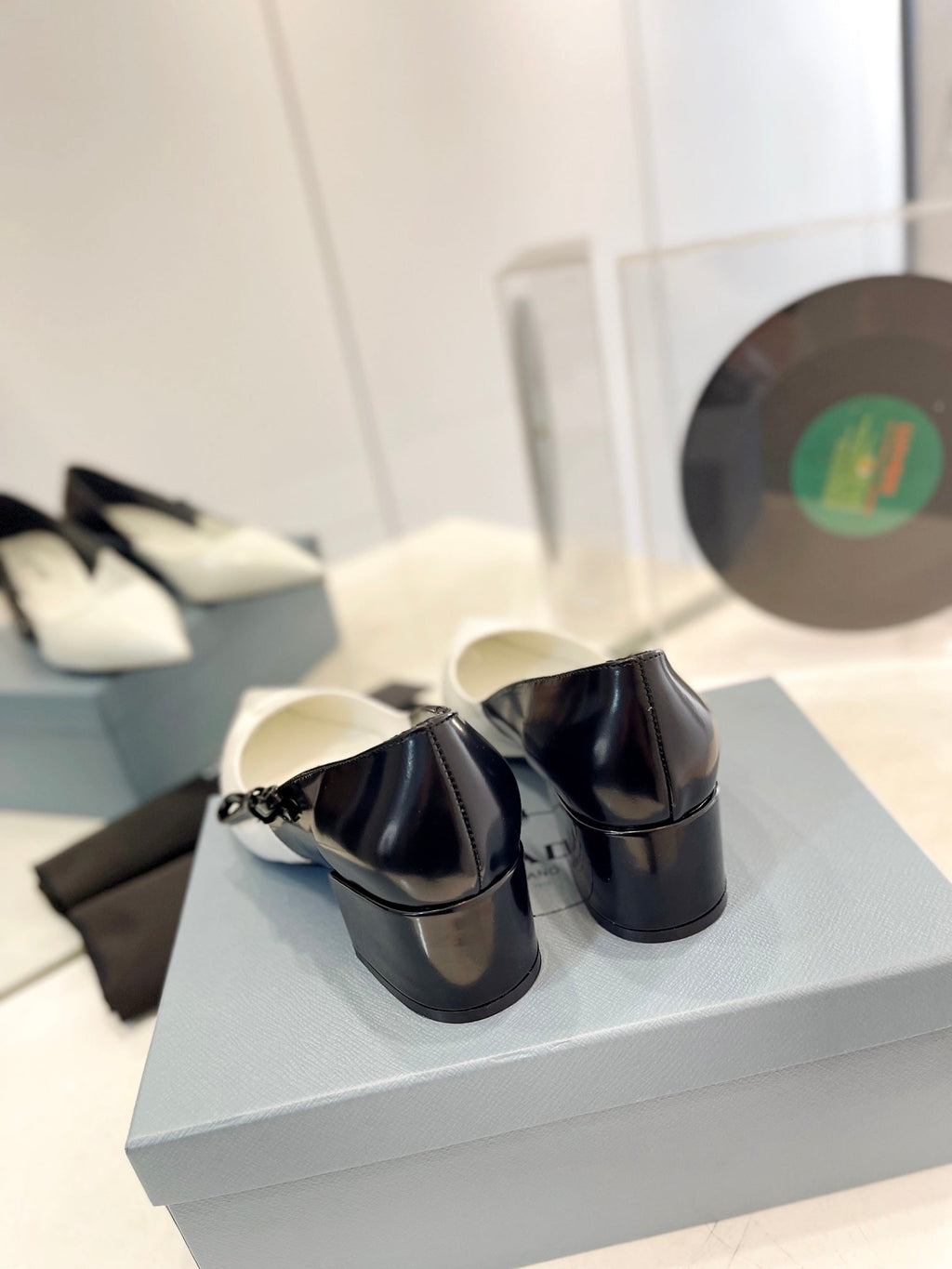 PRA MID - HEELS WHITE AND BLACK LAMBSKIN WITH BOW