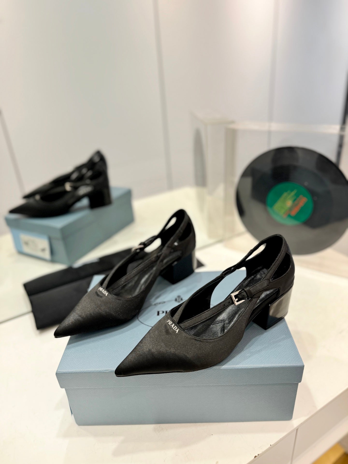 PRA STRAP CUT-OUT PUMPS BLACK SATIN