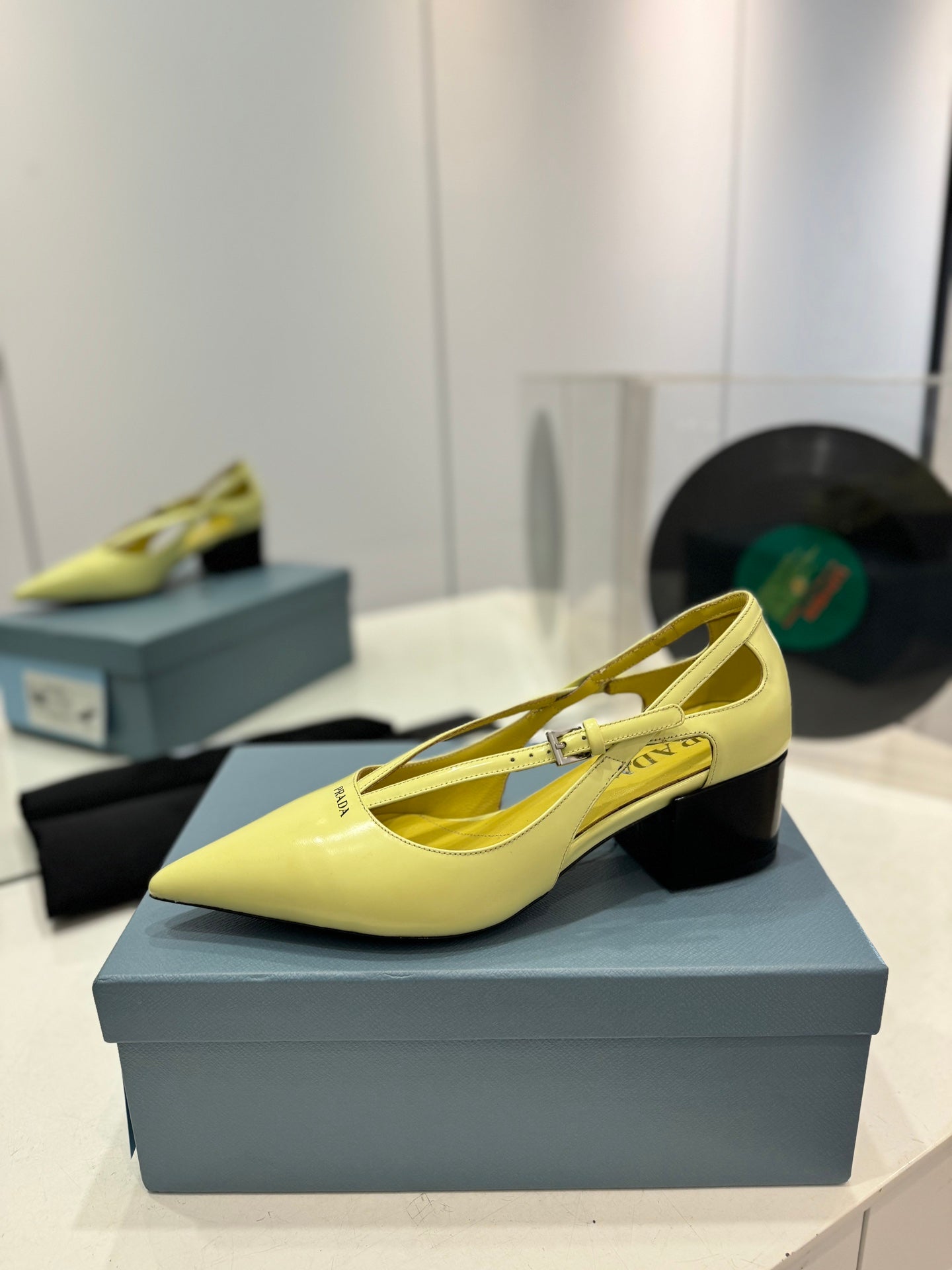 PRA STRAP CUT-OUT PUMPS PASTEL YELLOW CALFSKIN