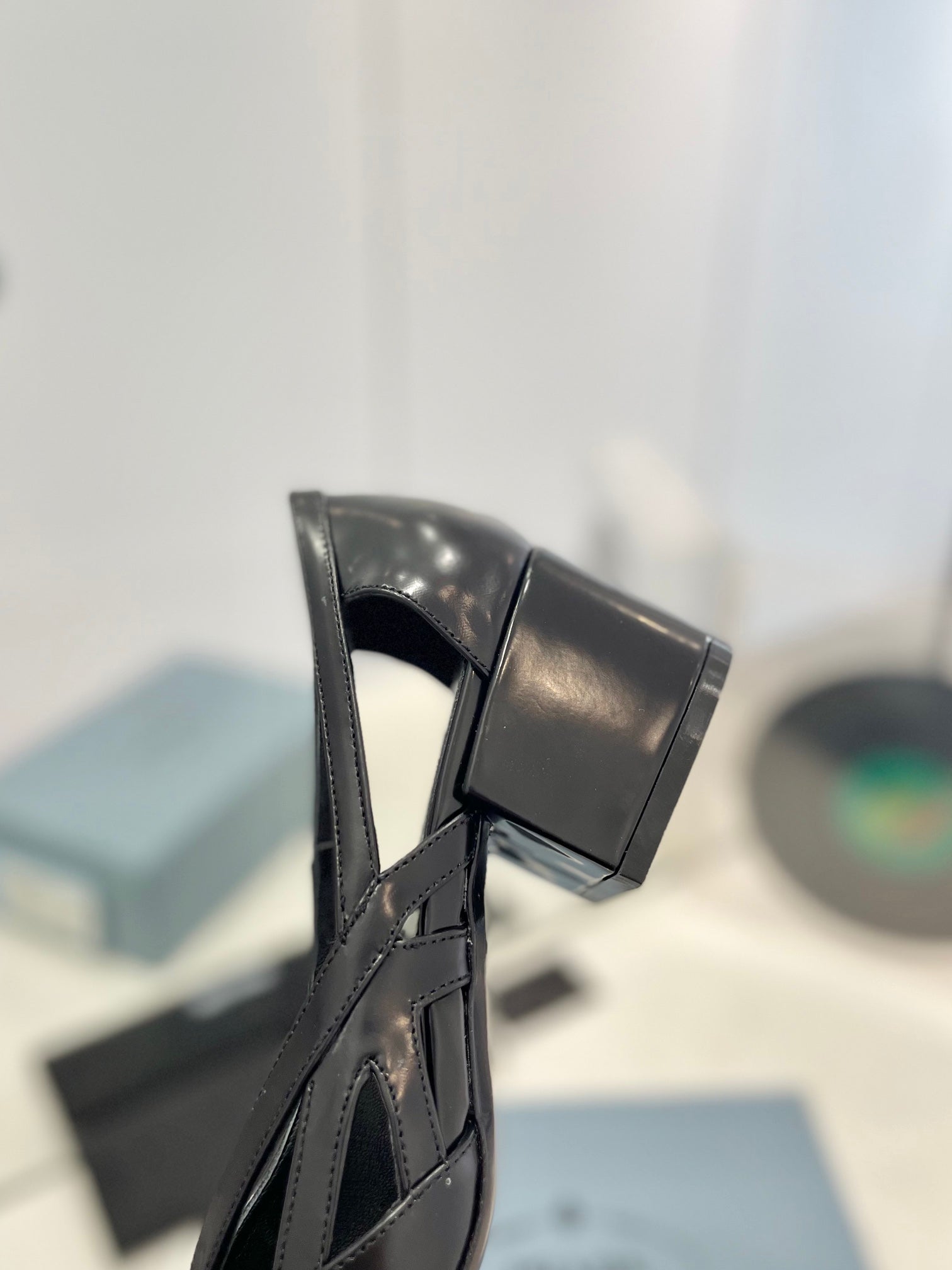 PRA STRAP CUT-OUT PUMPS BLACK CALFSKIN