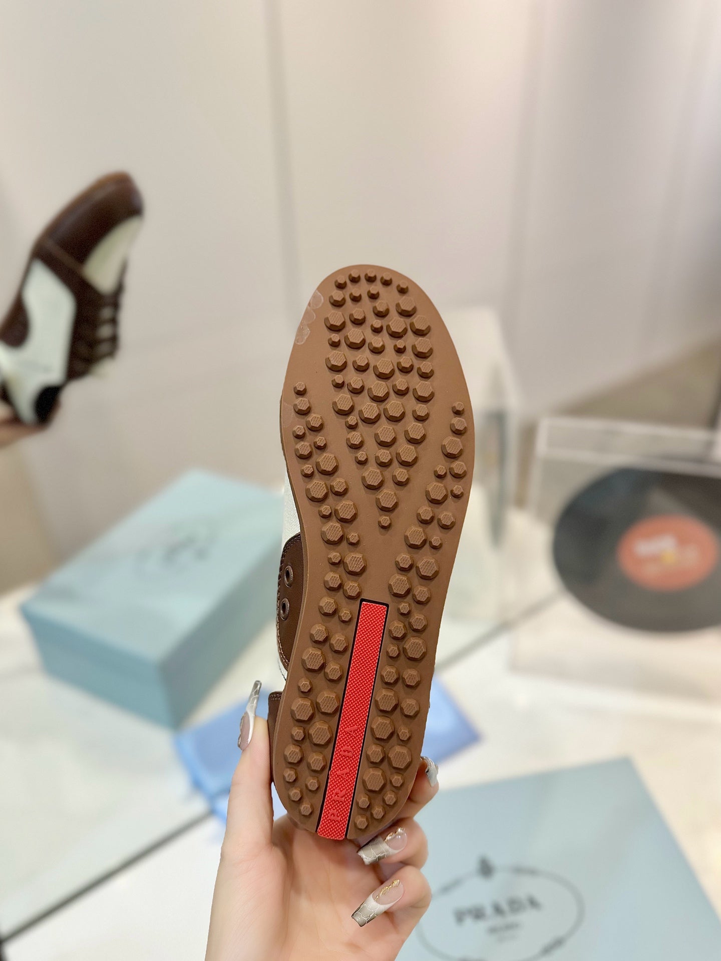 SNEAKERS IN BROWN LAMBSKIN AND NAVY BLUE CANVAS