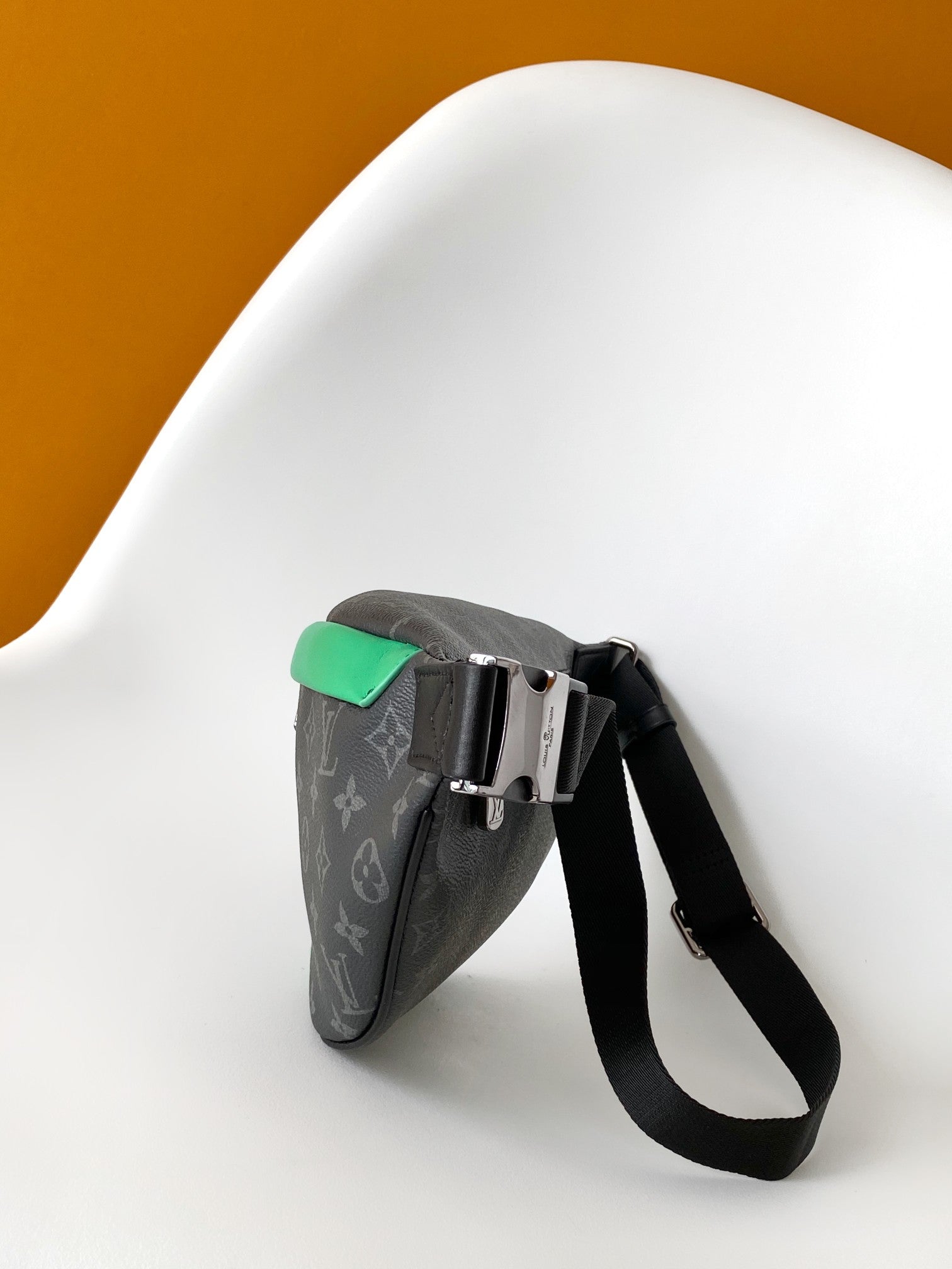 LV 25S DISCOVERY BUMBAG 44 IN BLACK NEON JADE MONOGRAM ECLIPSE CANVAS AND CALFSKIN